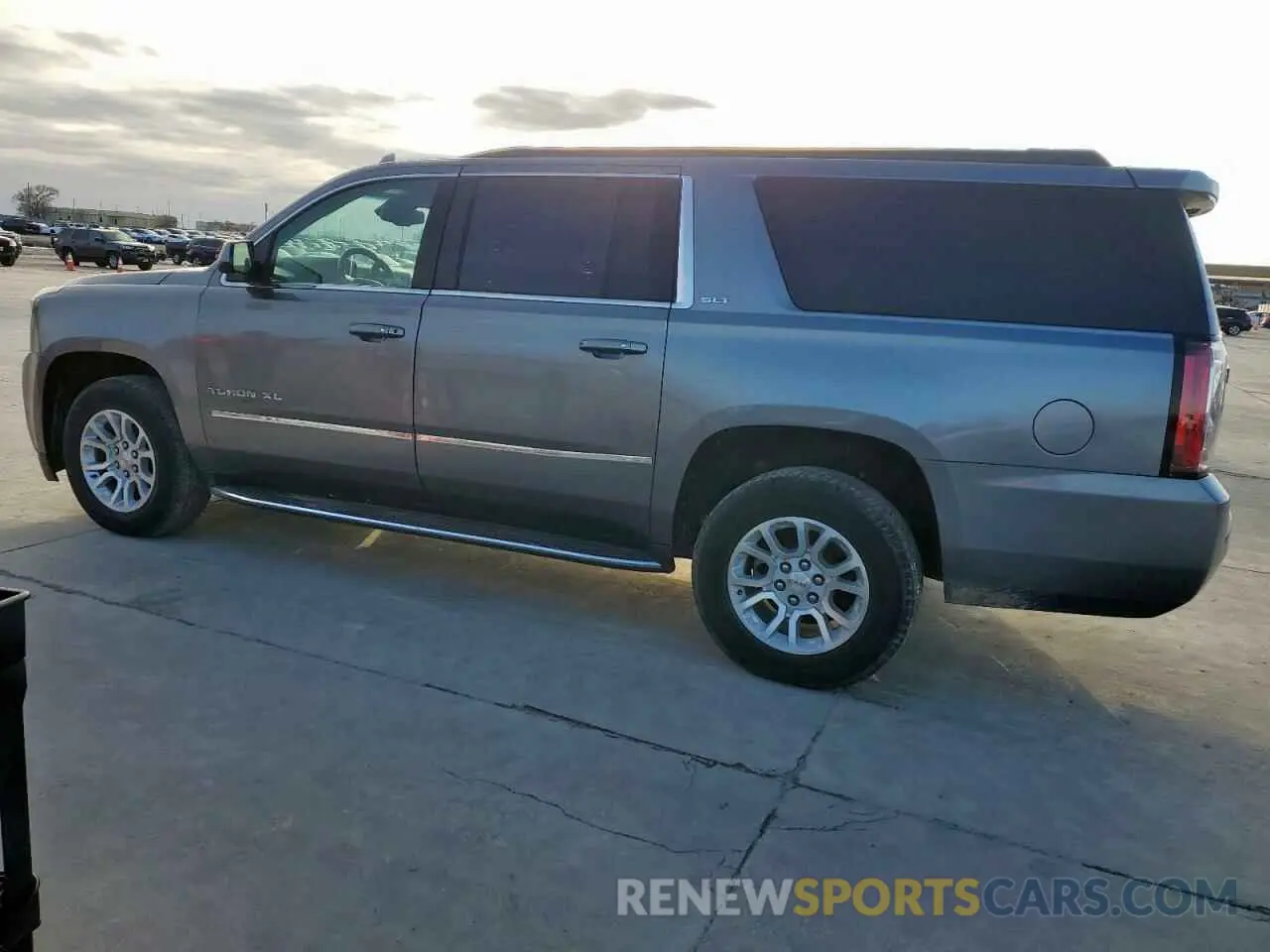 2 Photograph of a damaged car 1GKS1GKC9KR408179 GMC YUKON 2019