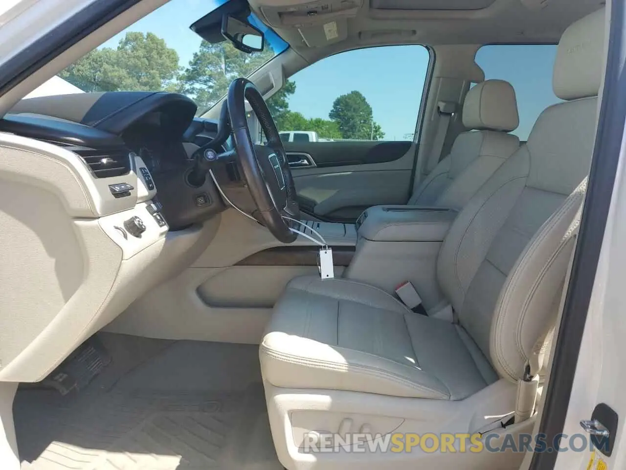 7 Photograph of a damaged car 1GKS1HKJXKR174820 GMC YUKON 2019