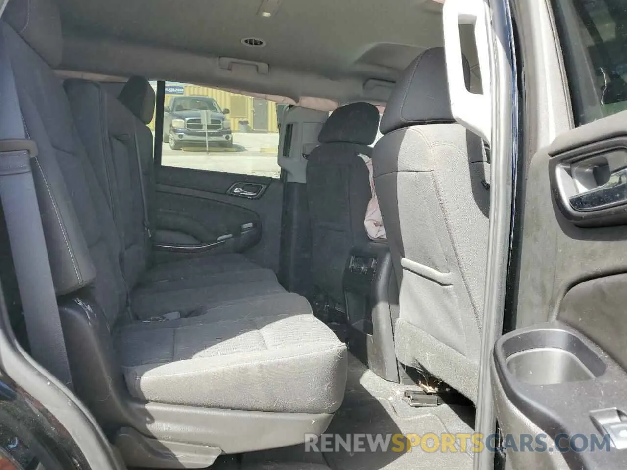 11 Photograph of a damaged car 1GKS2AKC9KR354179 GMC YUKON 2019
