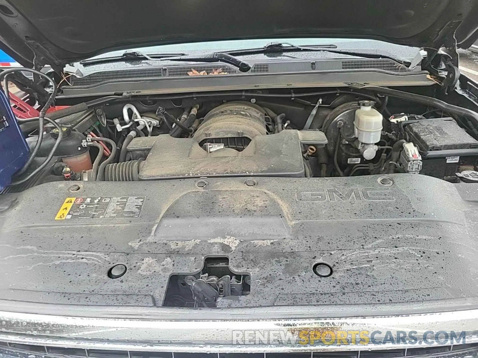 33 Photograph of a damaged car 1GKS2BKC0KR281127 GMC YUKON 2019