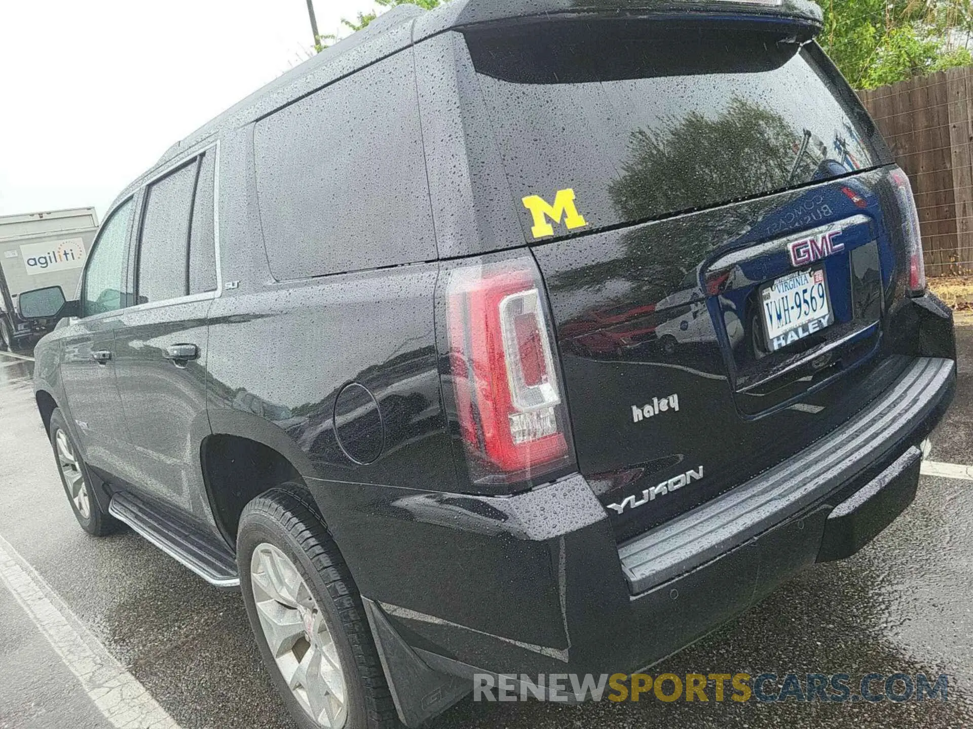 6 Photograph of a damaged car 1GKS2BKC0KR281127 GMC YUKON 2019
