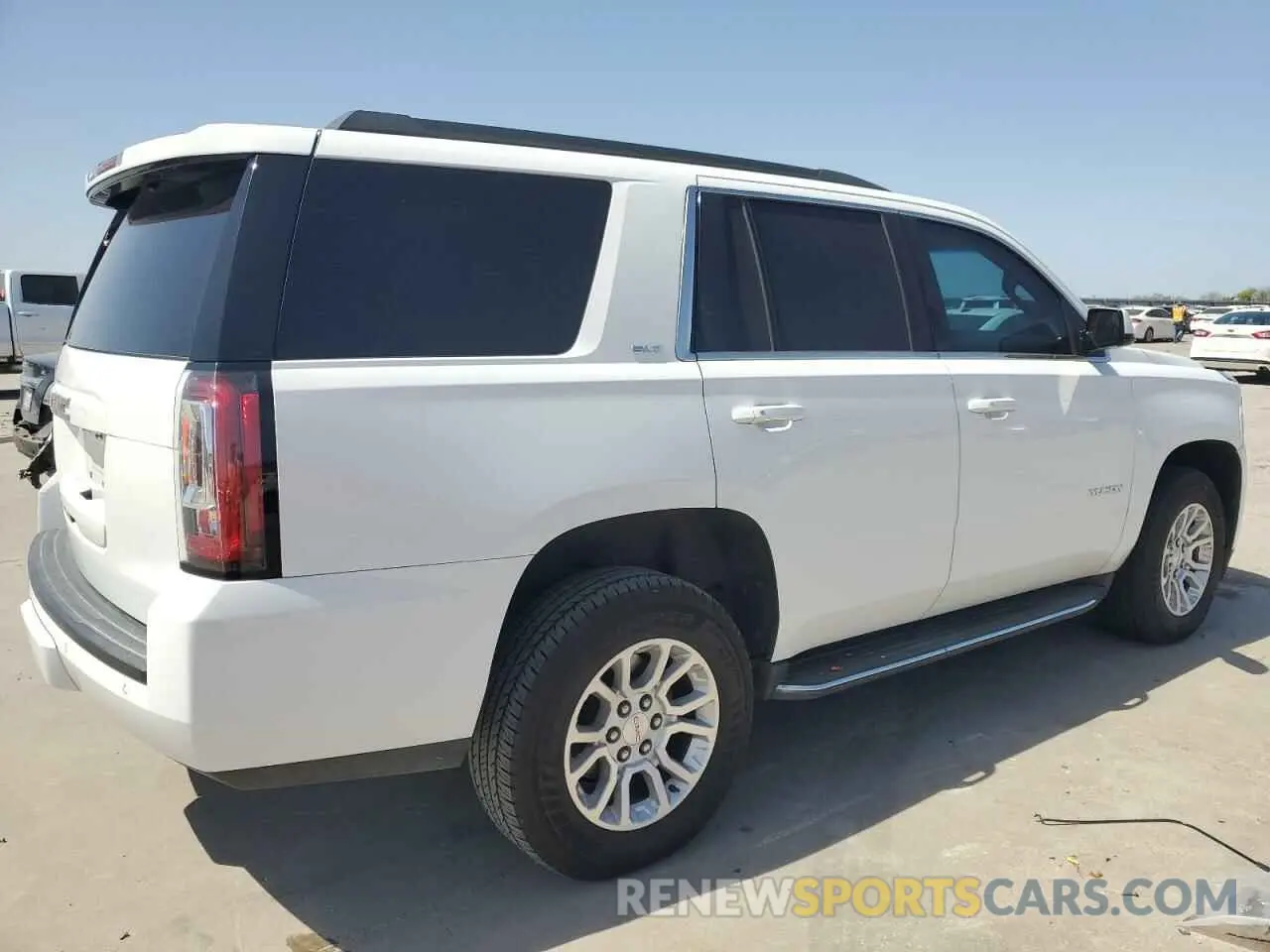 3 Photograph of a damaged car 1GKS2BKC1KR180128 GMC YUKON 2019