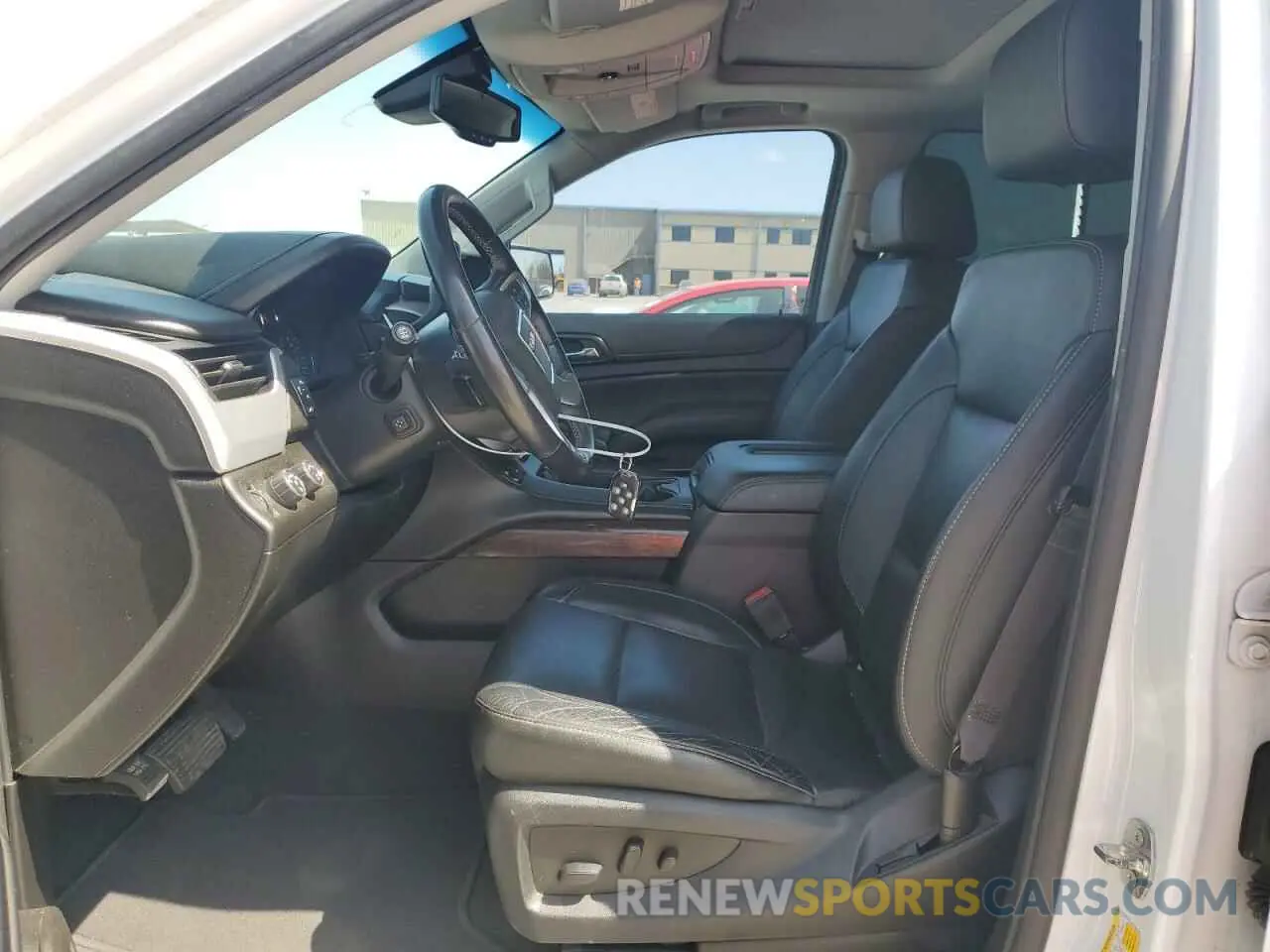 7 Photograph of a damaged car 1GKS2BKC1KR180128 GMC YUKON 2019