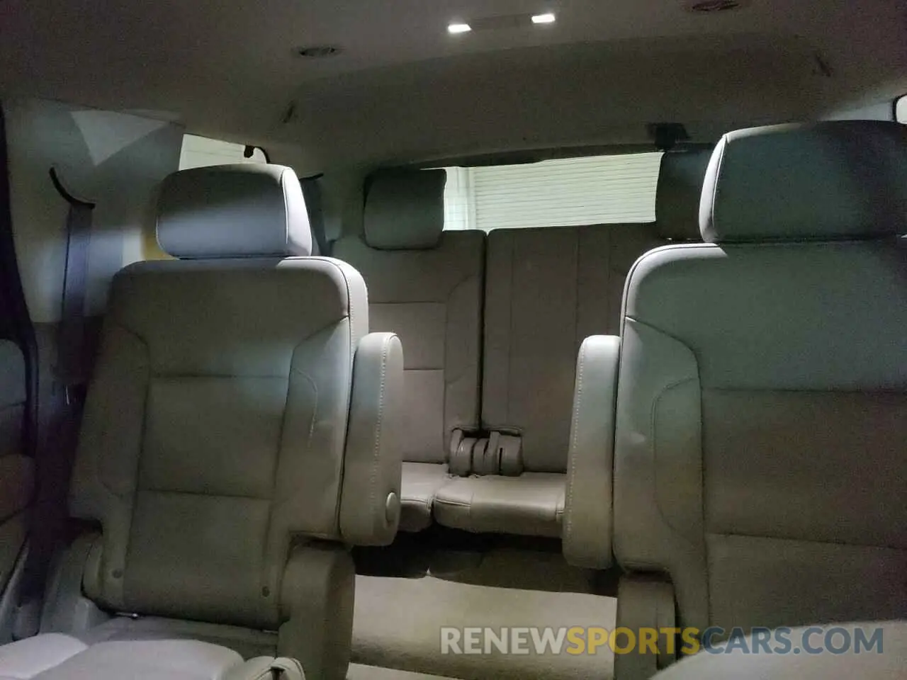 10 Photograph of a damaged car 1GKS2BKC2KR238408 GMC YUKON 2019