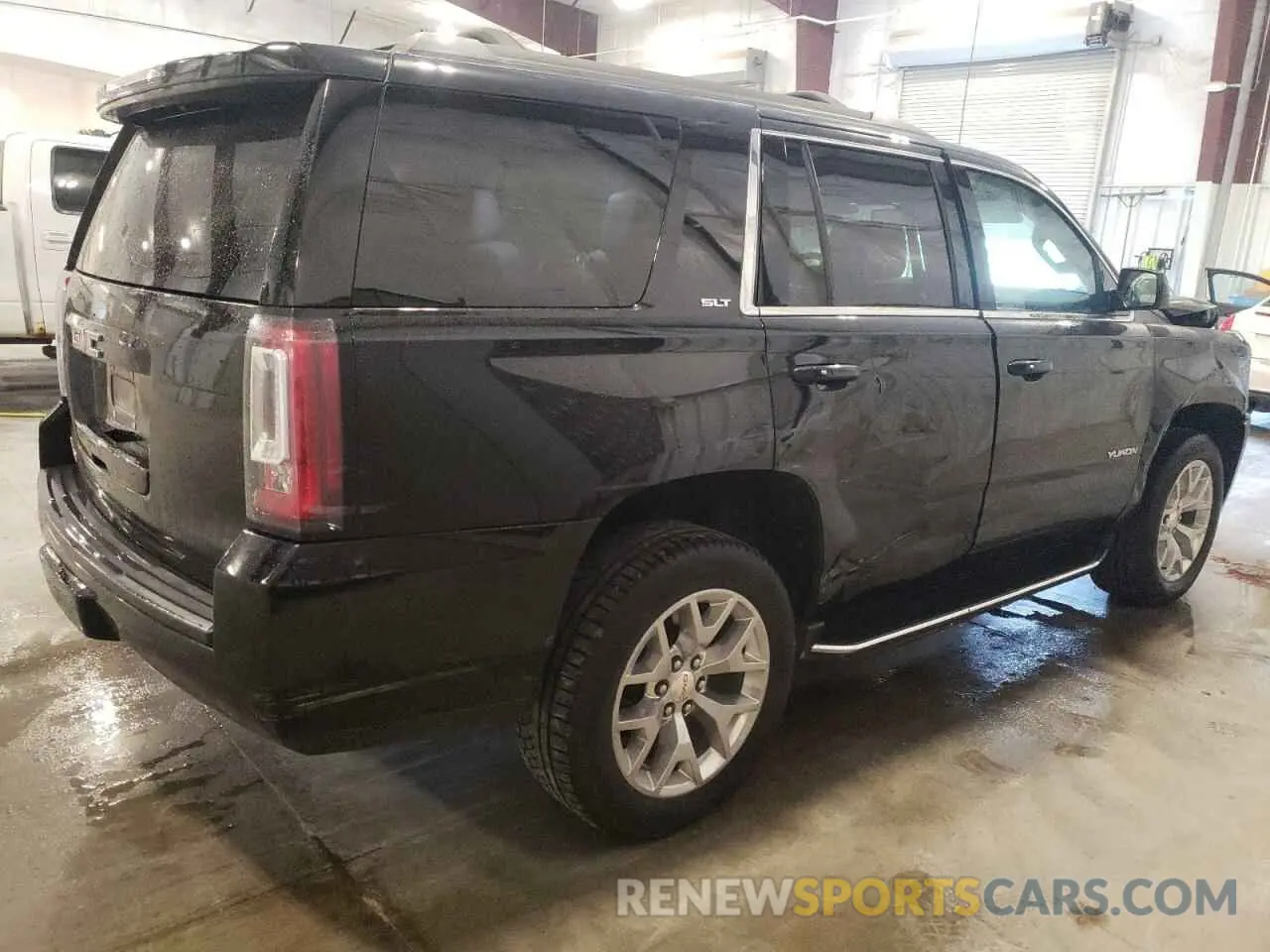 3 Photograph of a damaged car 1GKS2BKC2KR238408 GMC YUKON 2019