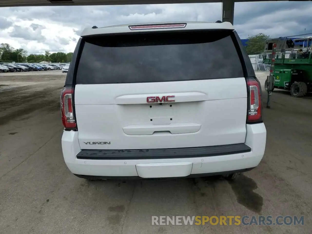 6 Photograph of a damaged car 1GKS2BKC4KR307857 GMC YUKON 2019
