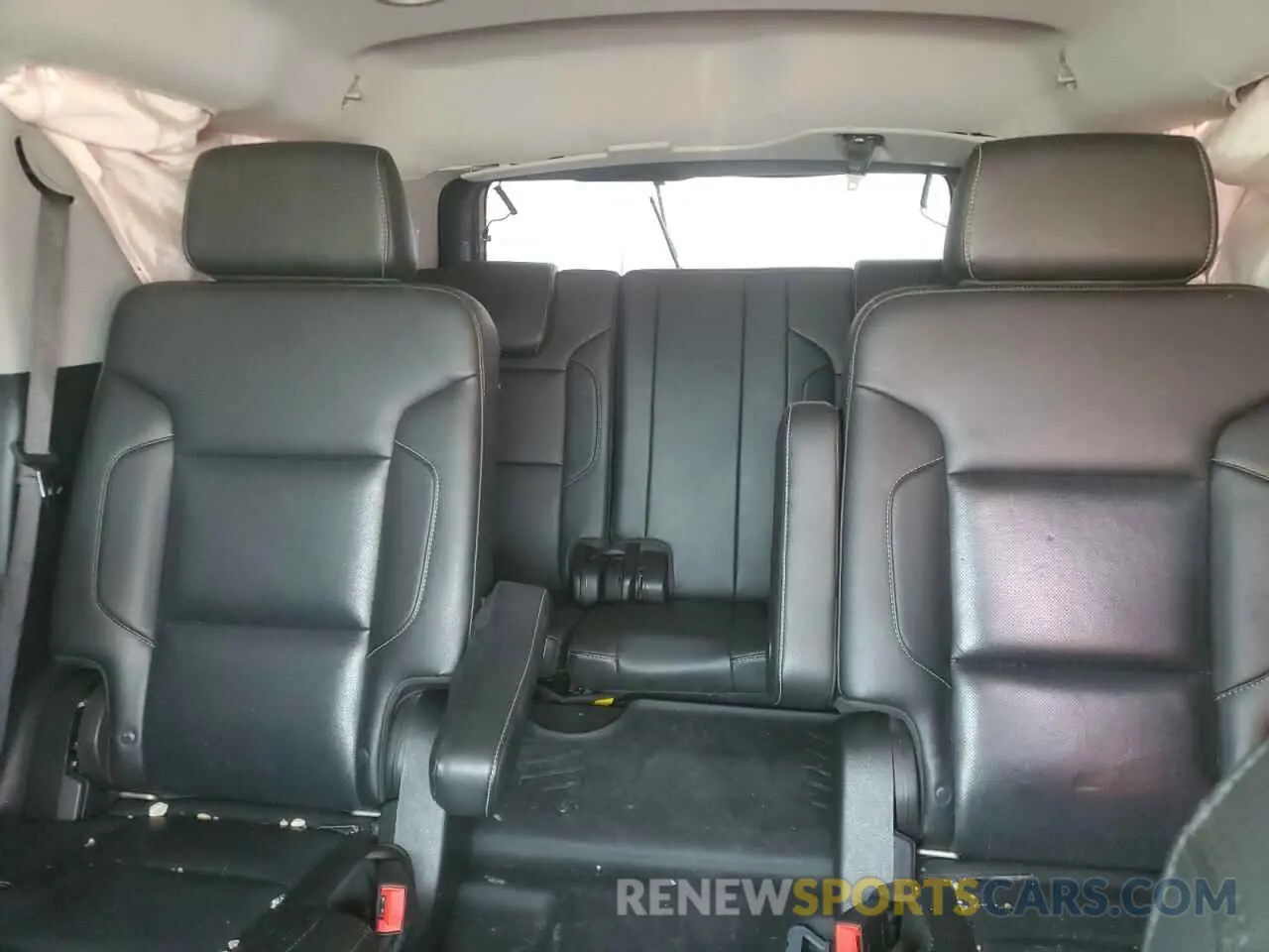10 Photograph of a damaged car 1GKS2BKC5KR166412 GMC YUKON 2019