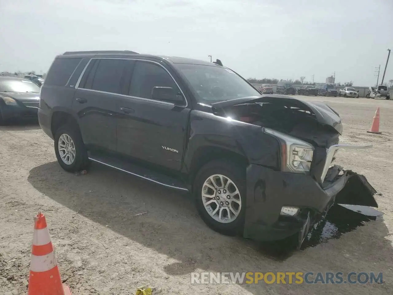 4 Photograph of a damaged car 1GKS2BKC5KR166412 GMC YUKON 2019