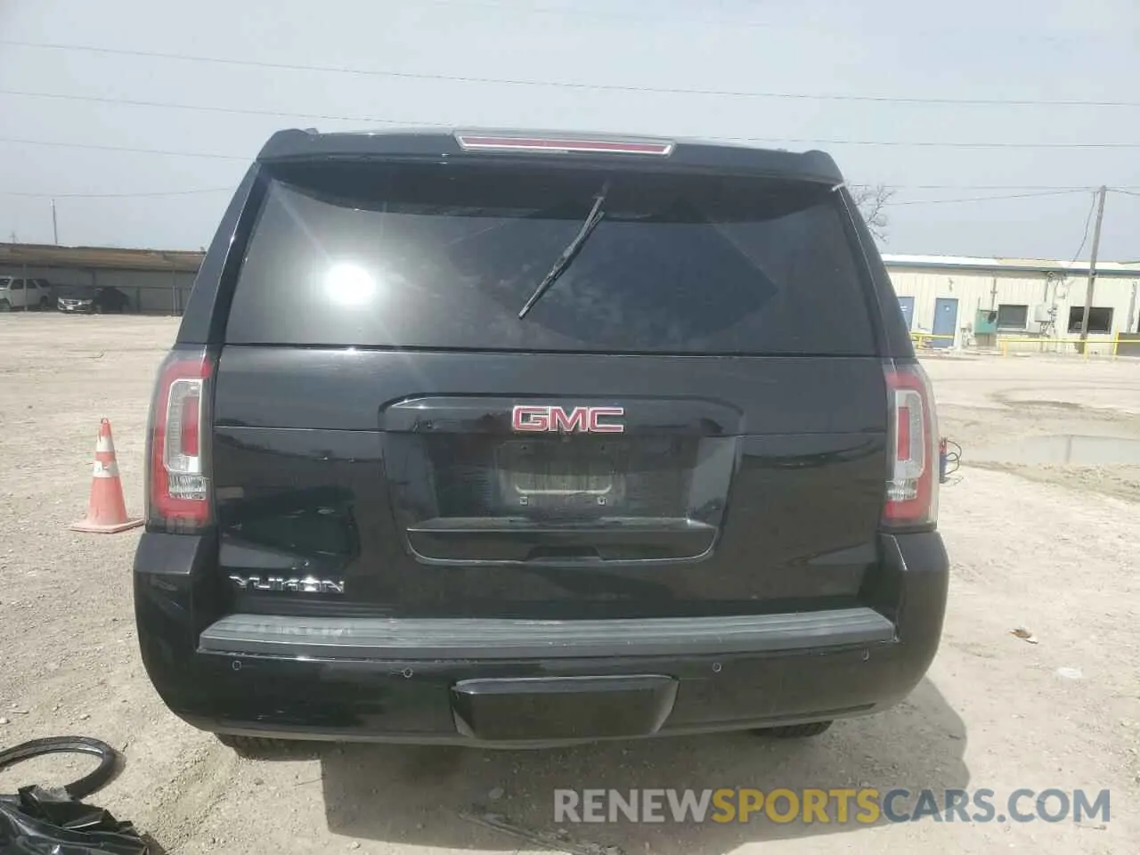 6 Photograph of a damaged car 1GKS2BKC5KR166412 GMC YUKON 2019