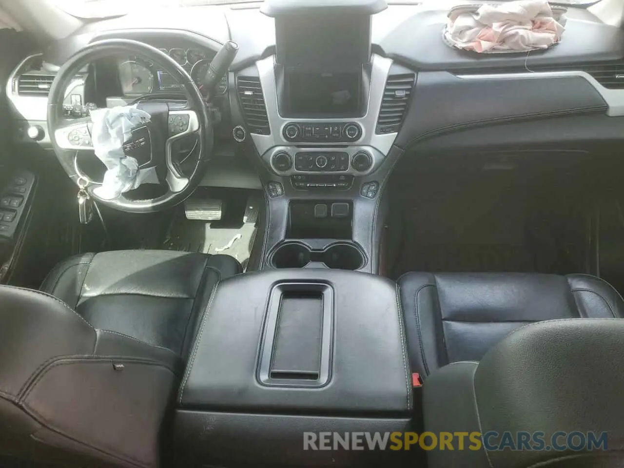 8 Photograph of a damaged car 1GKS2BKC5KR166412 GMC YUKON 2019