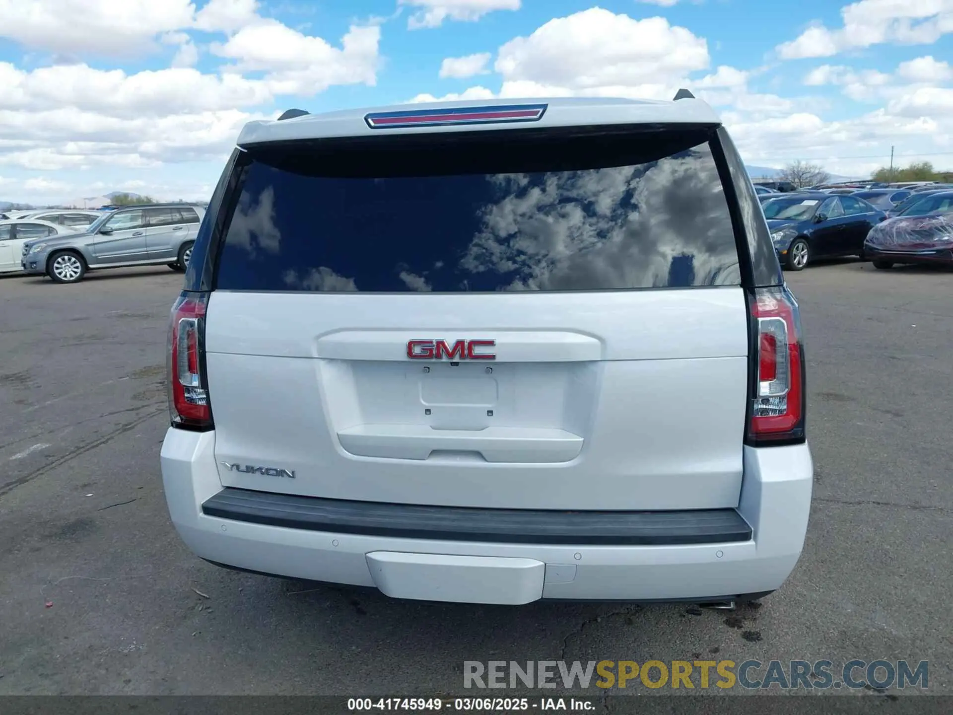16 Photograph of a damaged car 1GKS2BKCXKR355380 GMC YUKON 2019