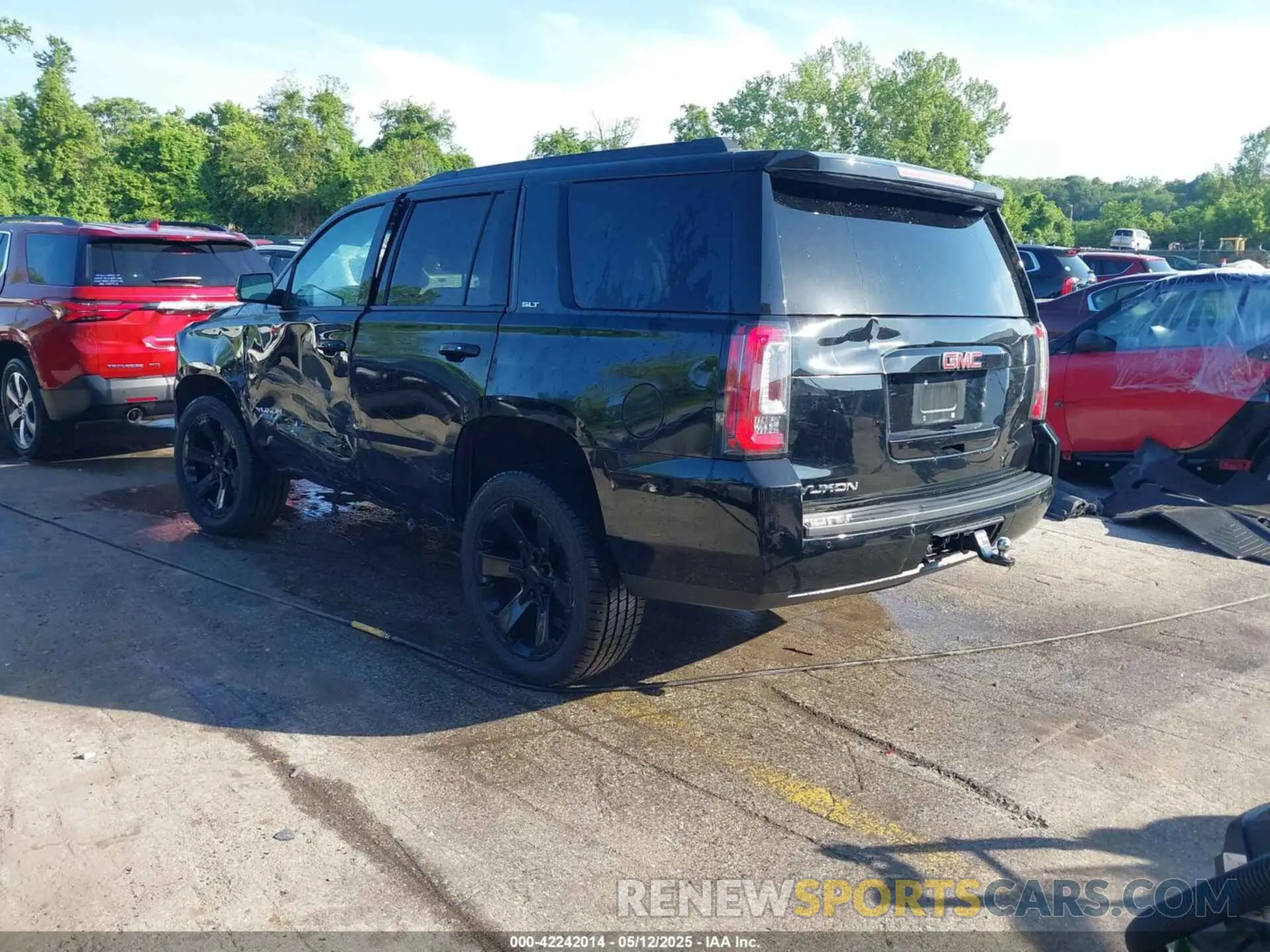 3 Photograph of a damaged car 1GKS2BKJ1KR208508 GMC YUKON 2019