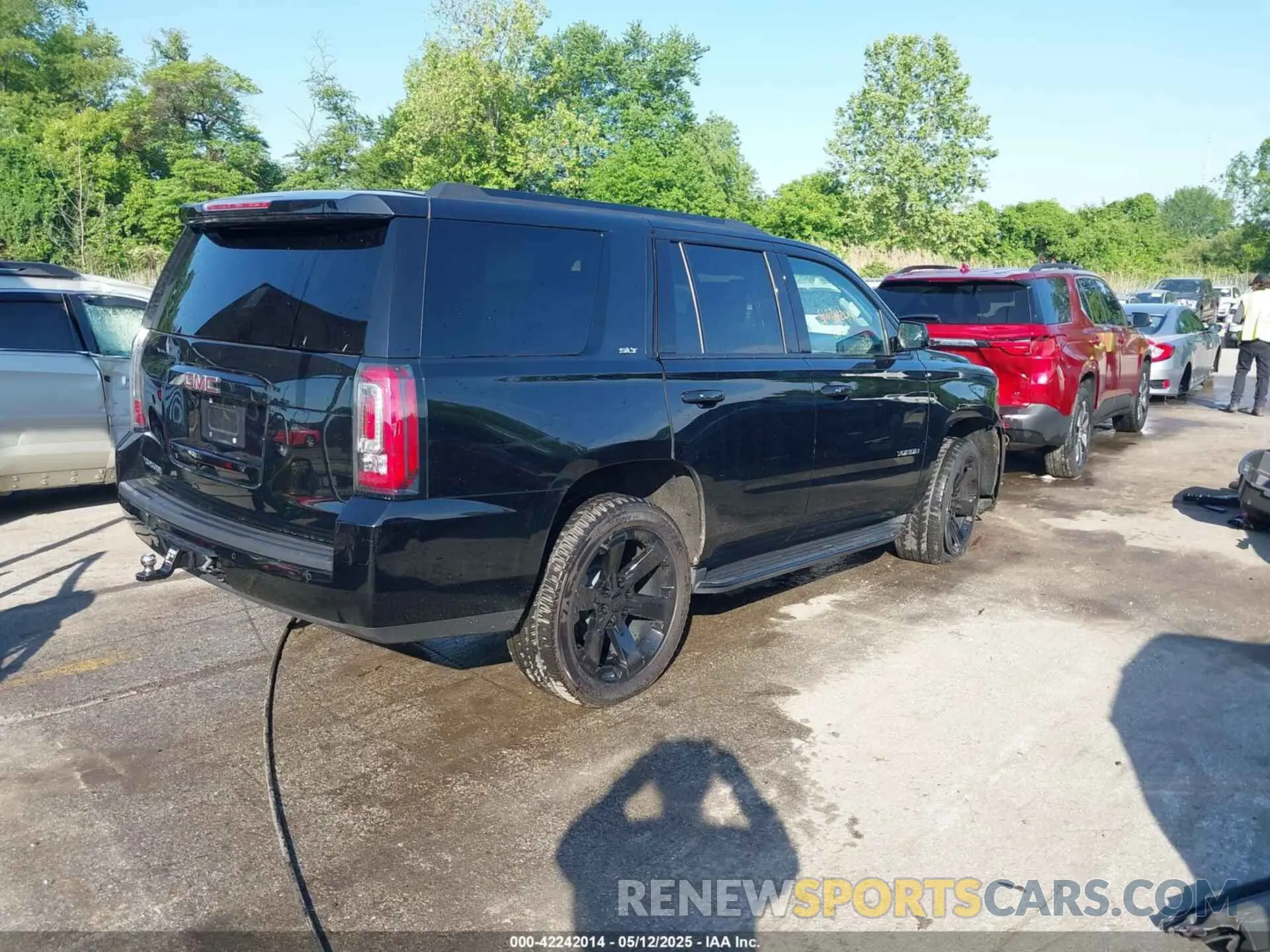 4 Photograph of a damaged car 1GKS2BKJ1KR208508 GMC YUKON 2019