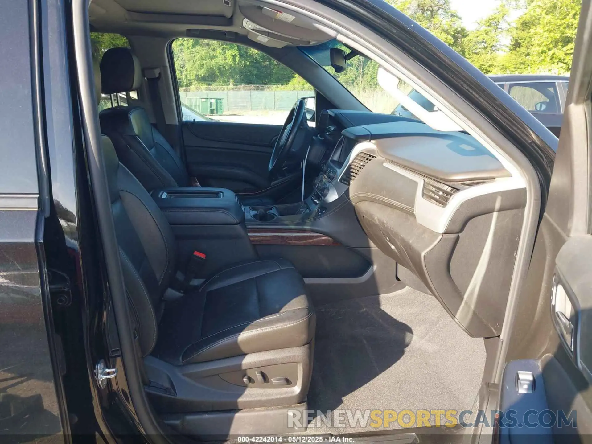 5 Photograph of a damaged car 1GKS2BKJ1KR208508 GMC YUKON 2019