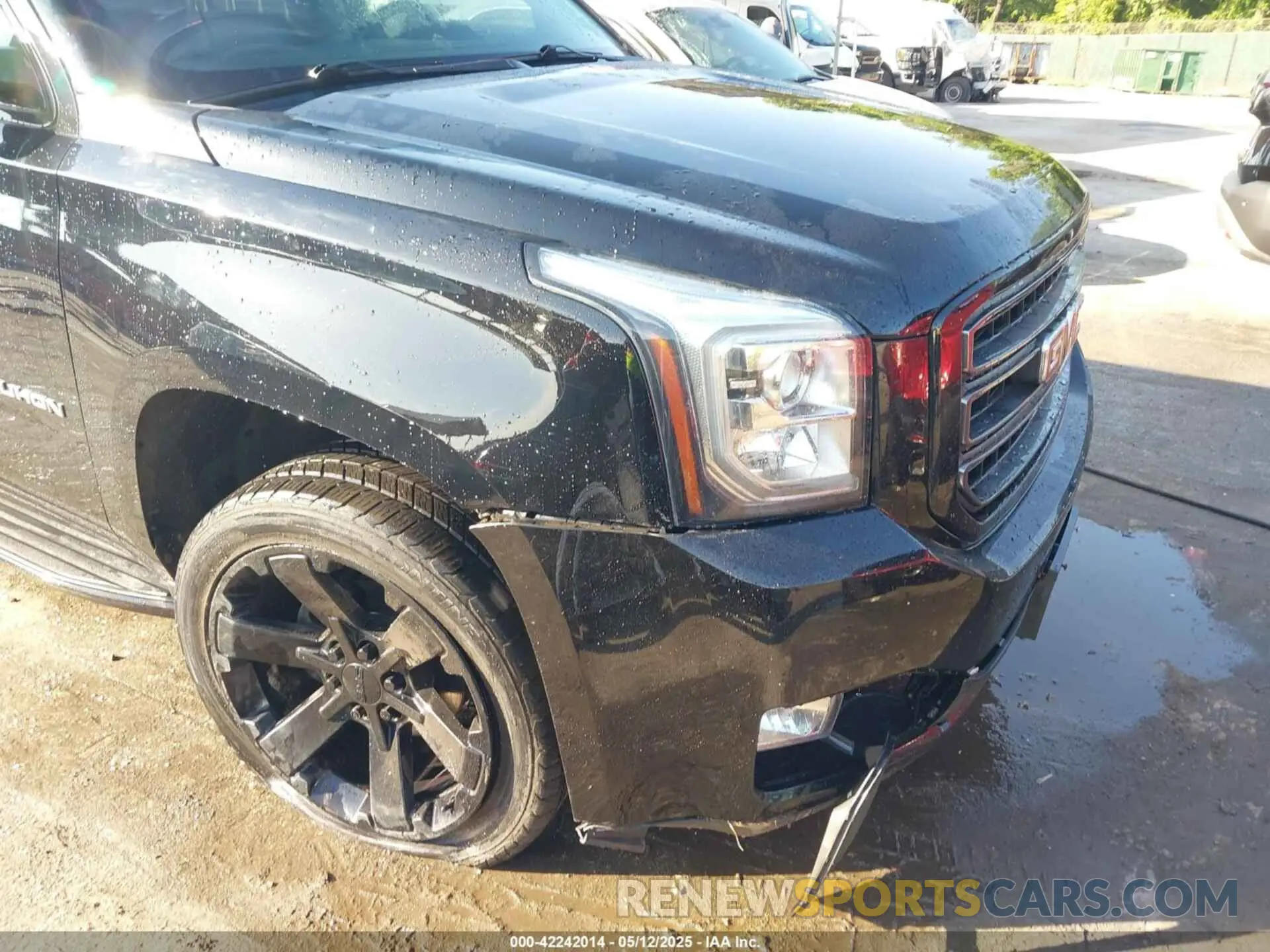 6 Photograph of a damaged car 1GKS2BKJ1KR208508 GMC YUKON 2019
