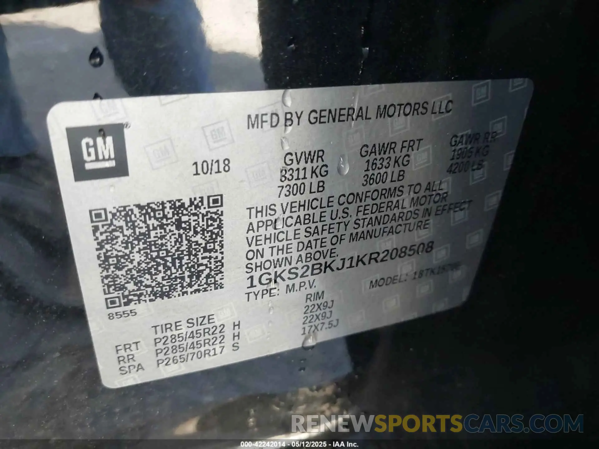 9 Photograph of a damaged car 1GKS2BKJ1KR208508 GMC YUKON 2019
