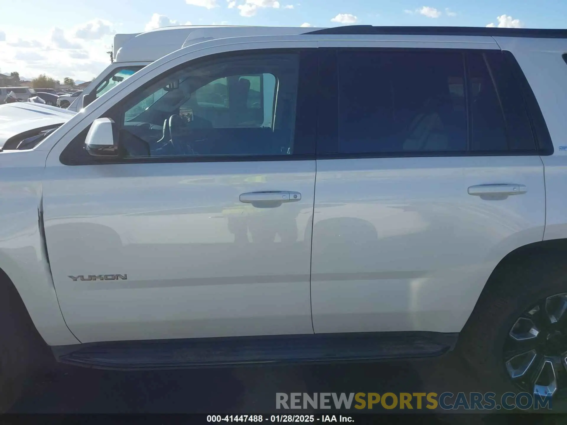 15 Photograph of a damaged car 1GKS2BKJ9KR161101 GMC YUKON 2019