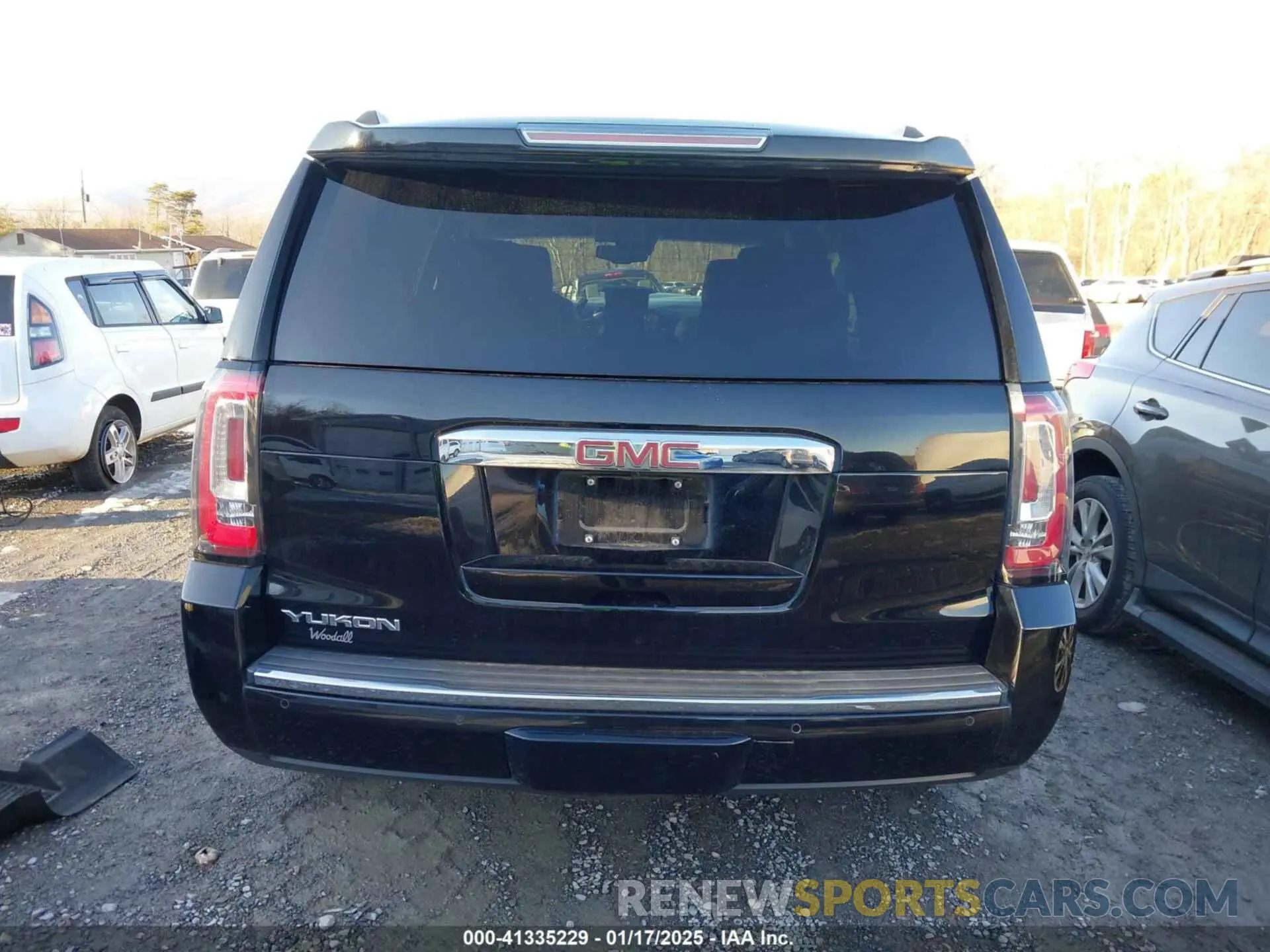17 Photograph of a damaged car 1GKS2CKJ2KR137664 GMC YUKON 2019