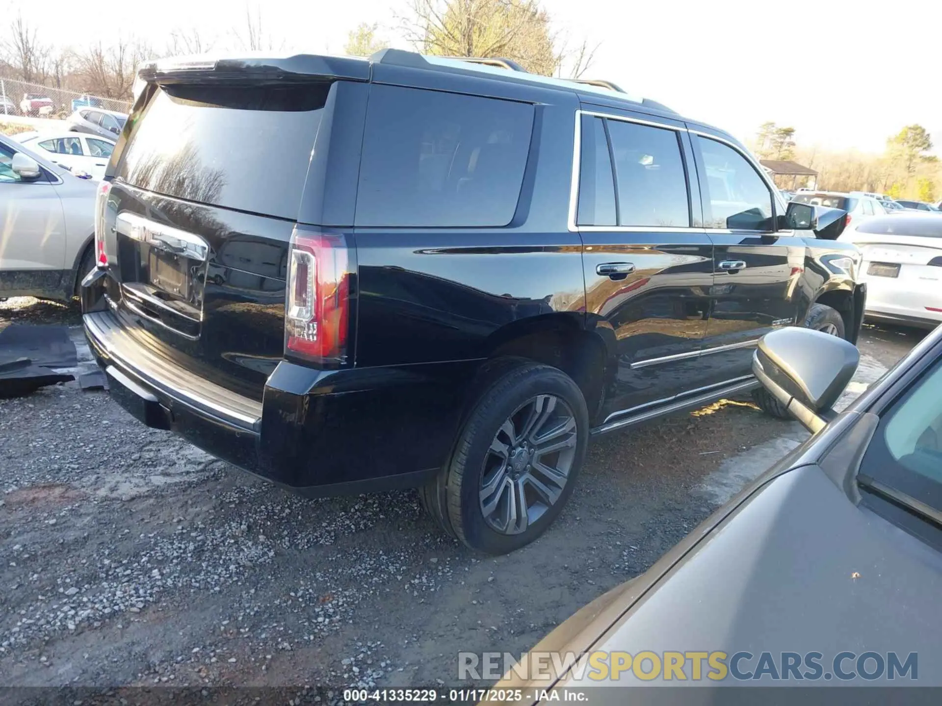 4 Photograph of a damaged car 1GKS2CKJ2KR137664 GMC YUKON 2019