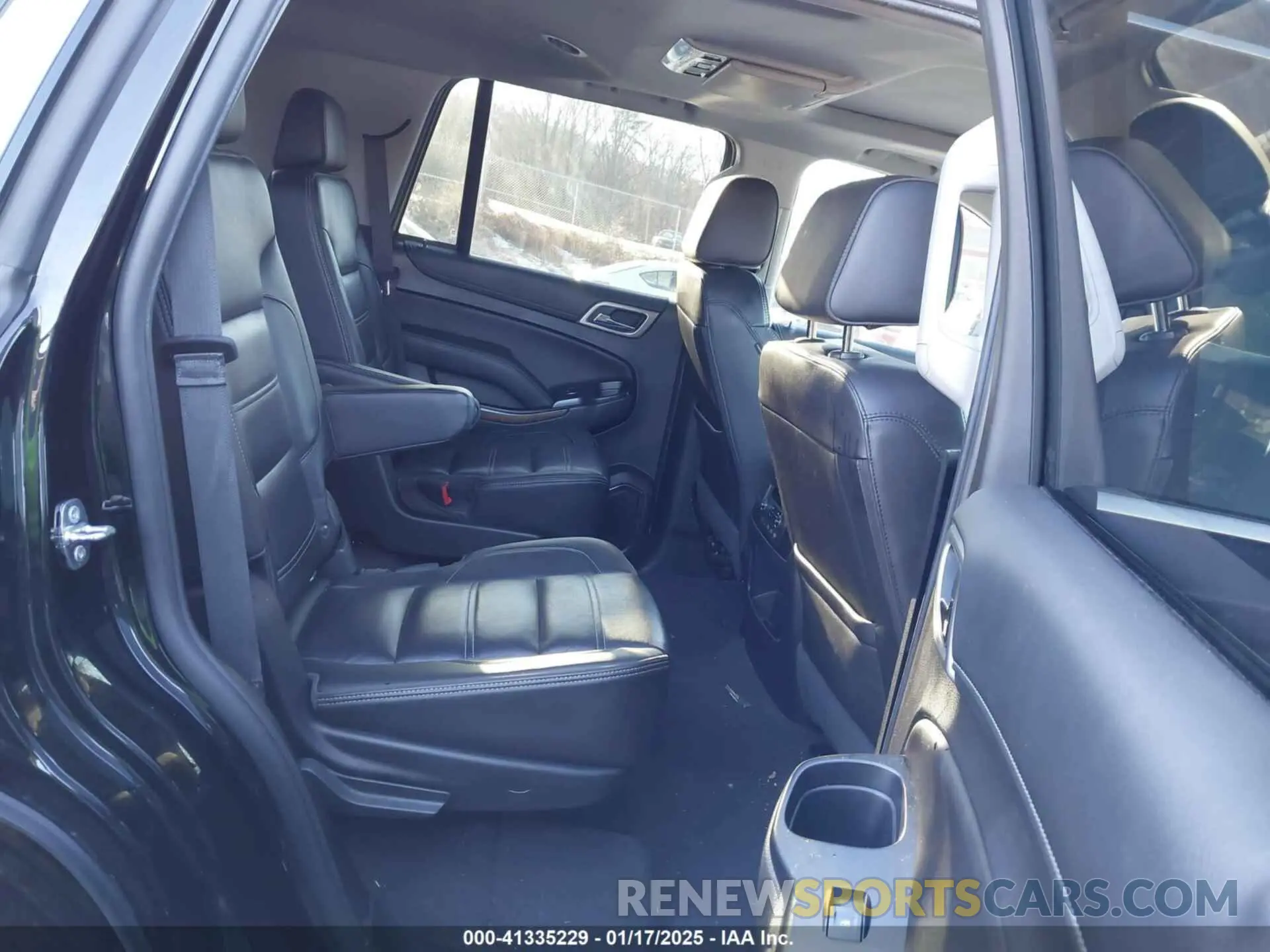 8 Photograph of a damaged car 1GKS2CKJ2KR137664 GMC YUKON 2019