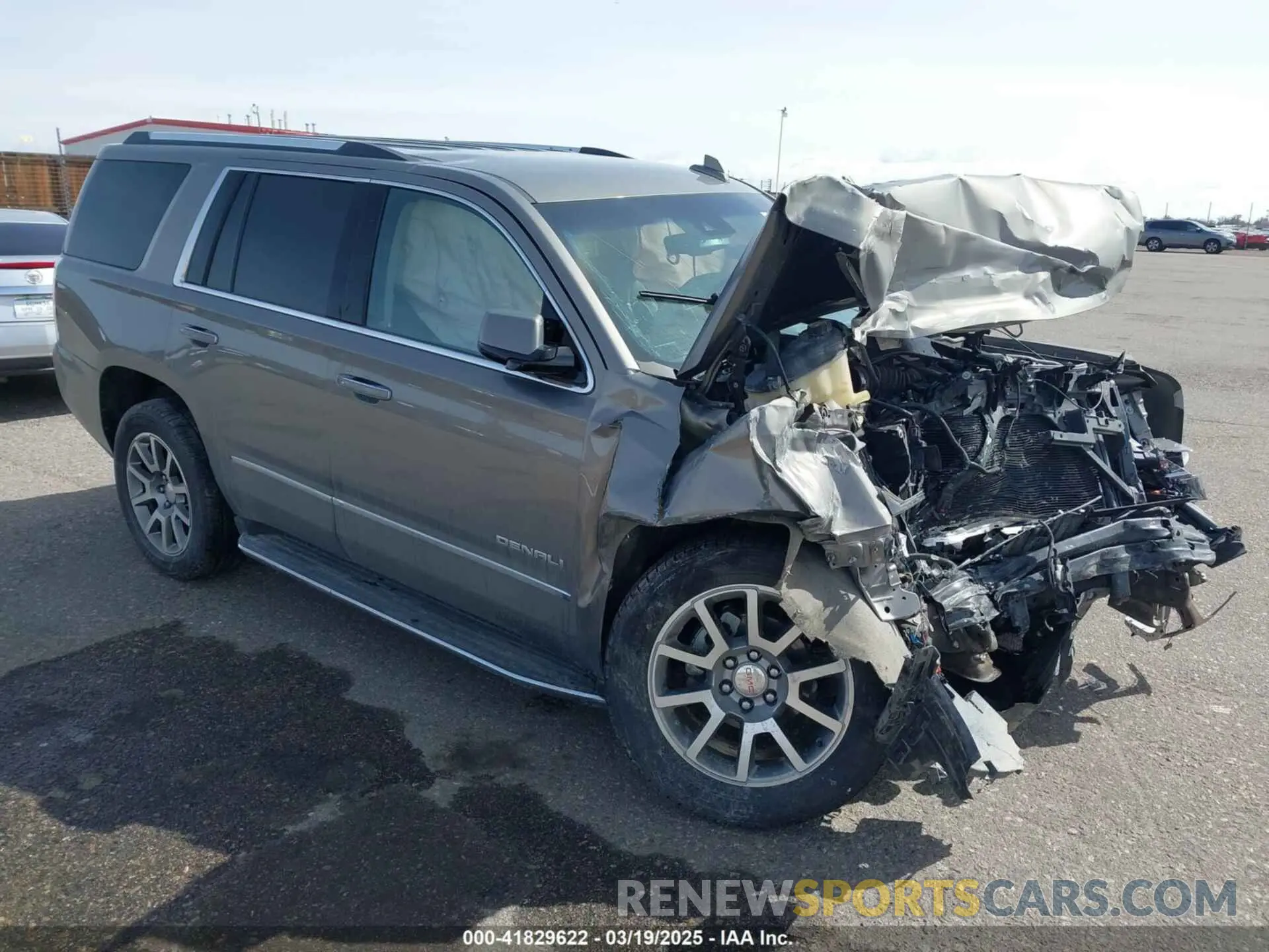 1 Photograph of a damaged car 1GKS2CKJ2KR311152 GMC YUKON 2019