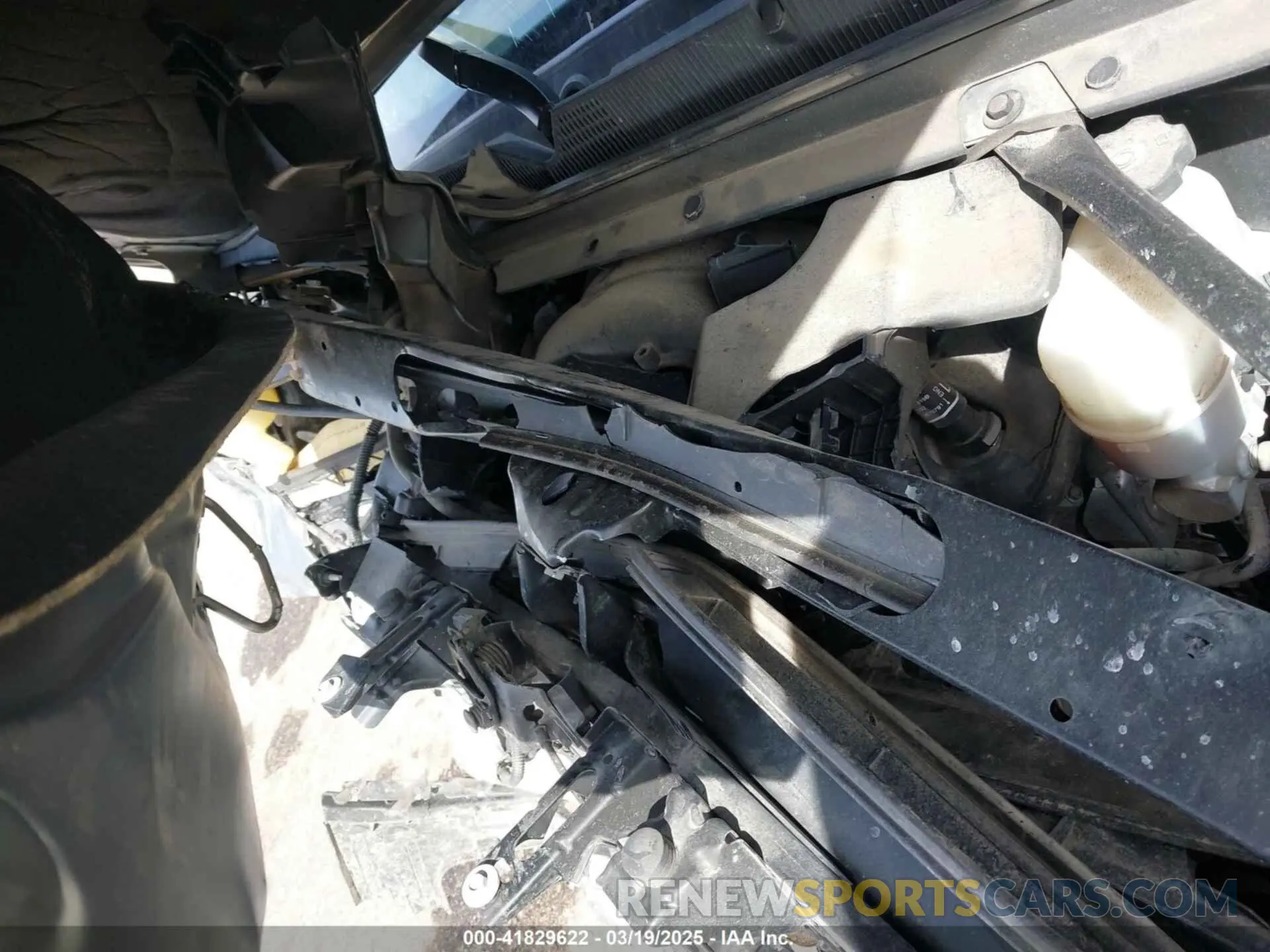 10 Photograph of a damaged car 1GKS2CKJ2KR311152 GMC YUKON 2019