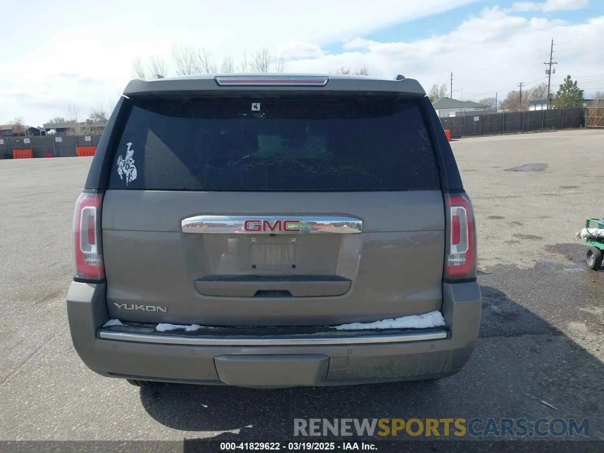 15 Photograph of a damaged car 1GKS2CKJ2KR311152 GMC YUKON 2019