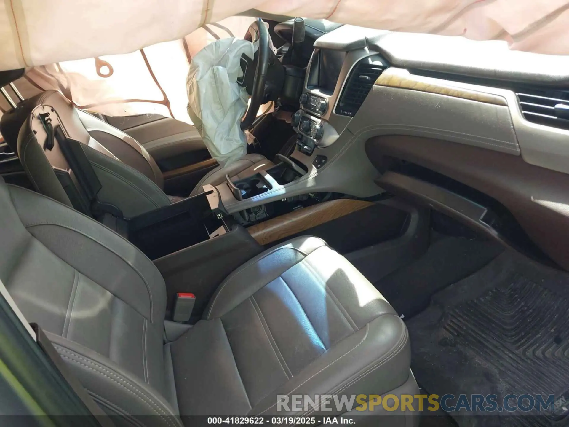 5 Photograph of a damaged car 1GKS2CKJ2KR311152 GMC YUKON 2019