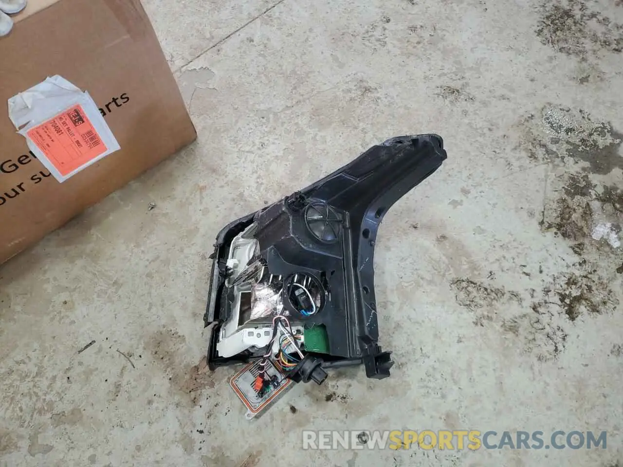 13 Photograph of a damaged car 1GKS2CKJ3KR145966 GMC YUKON 2019