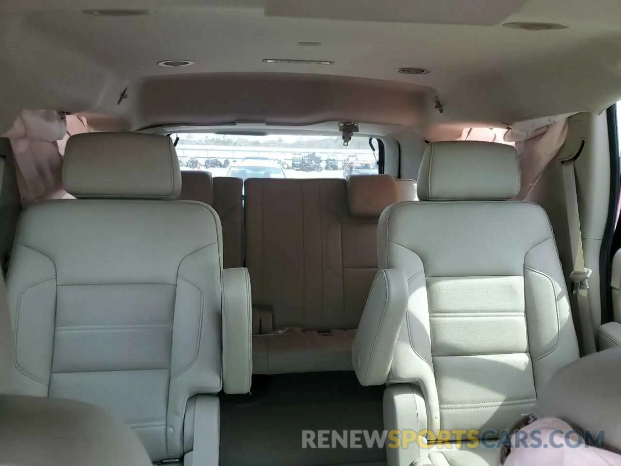 10 Photograph of a damaged car 1GKS2CKJ3KR342779 GMC YUKON 2019