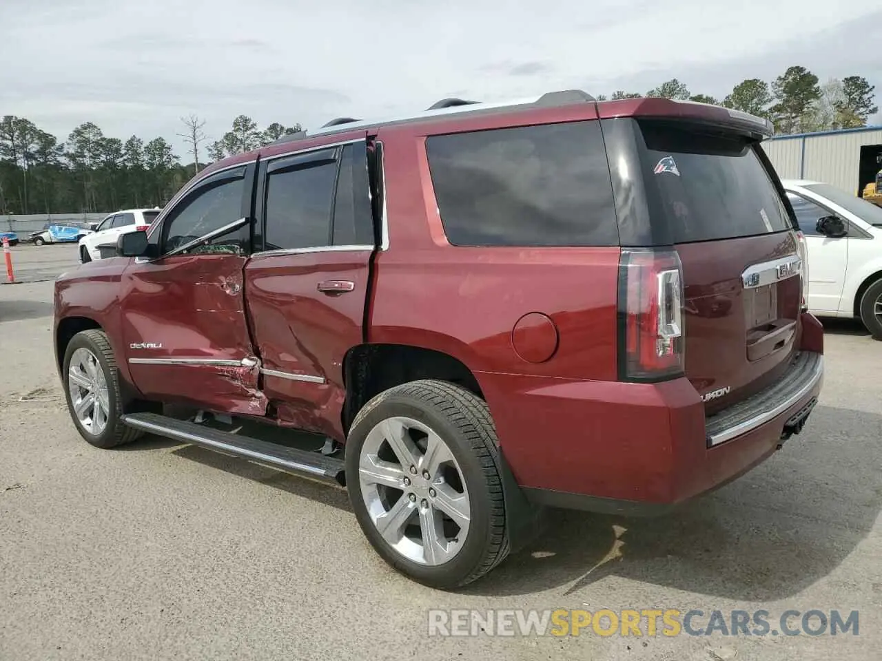2 Photograph of a damaged car 1GKS2CKJ3KR342779 GMC YUKON 2019