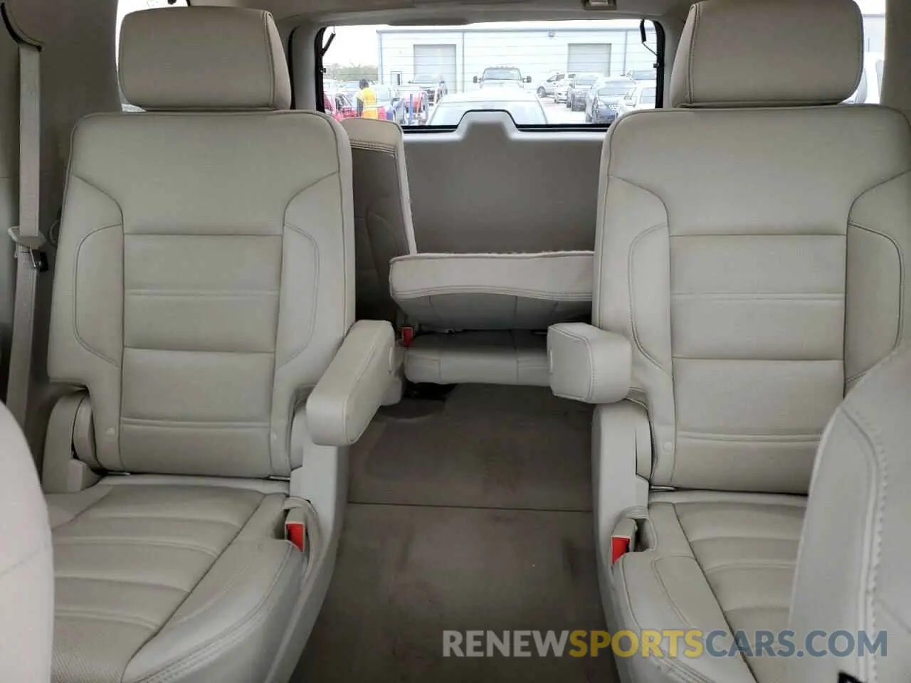 10 Photograph of a damaged car 1GKS2CKJ4KR328227 GMC YUKON 2019