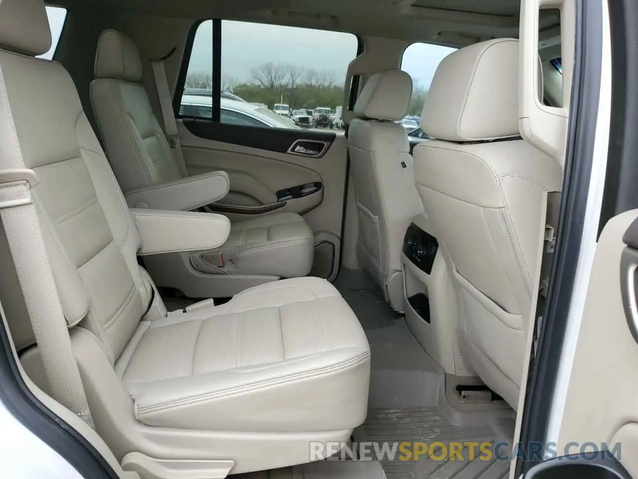 11 Photograph of a damaged car 1GKS2CKJ4KR328227 GMC YUKON 2019