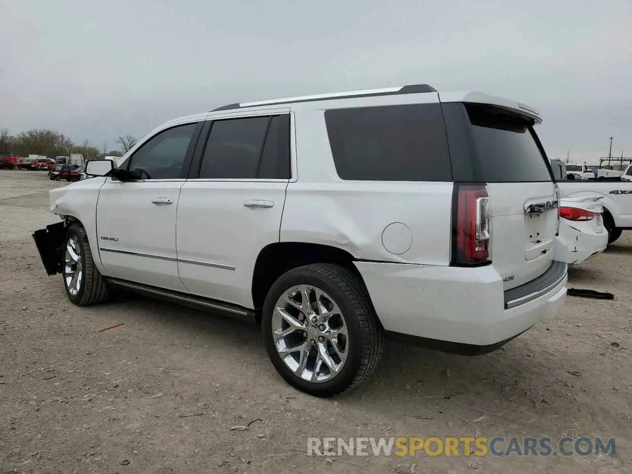 2 Photograph of a damaged car 1GKS2CKJ4KR328227 GMC YUKON 2019