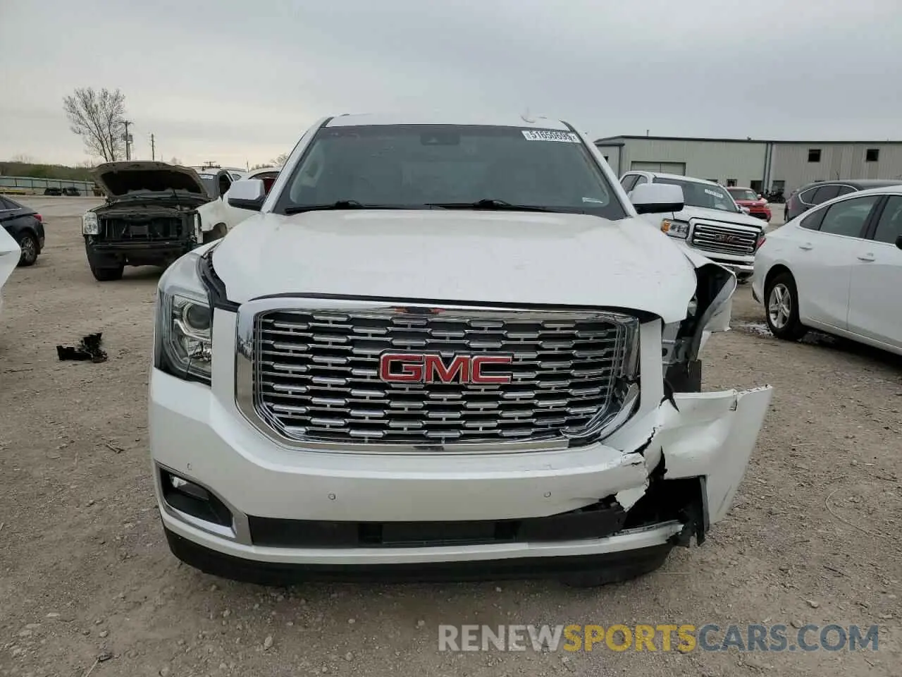 5 Photograph of a damaged car 1GKS2CKJ4KR328227 GMC YUKON 2019