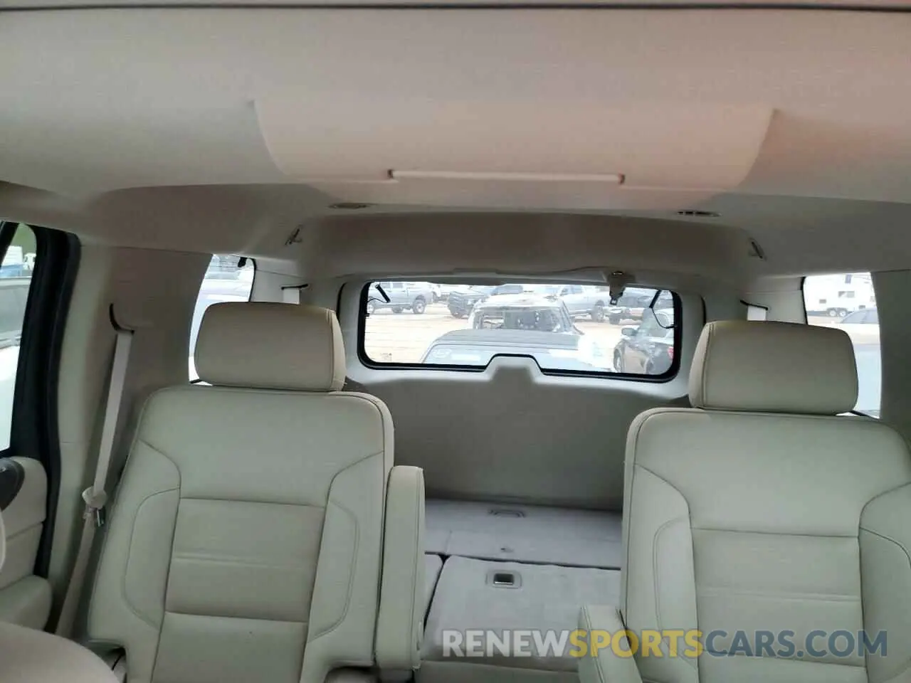 10 Photograph of a damaged car 1GKS2CKJ4KR343990 GMC YUKON 2019