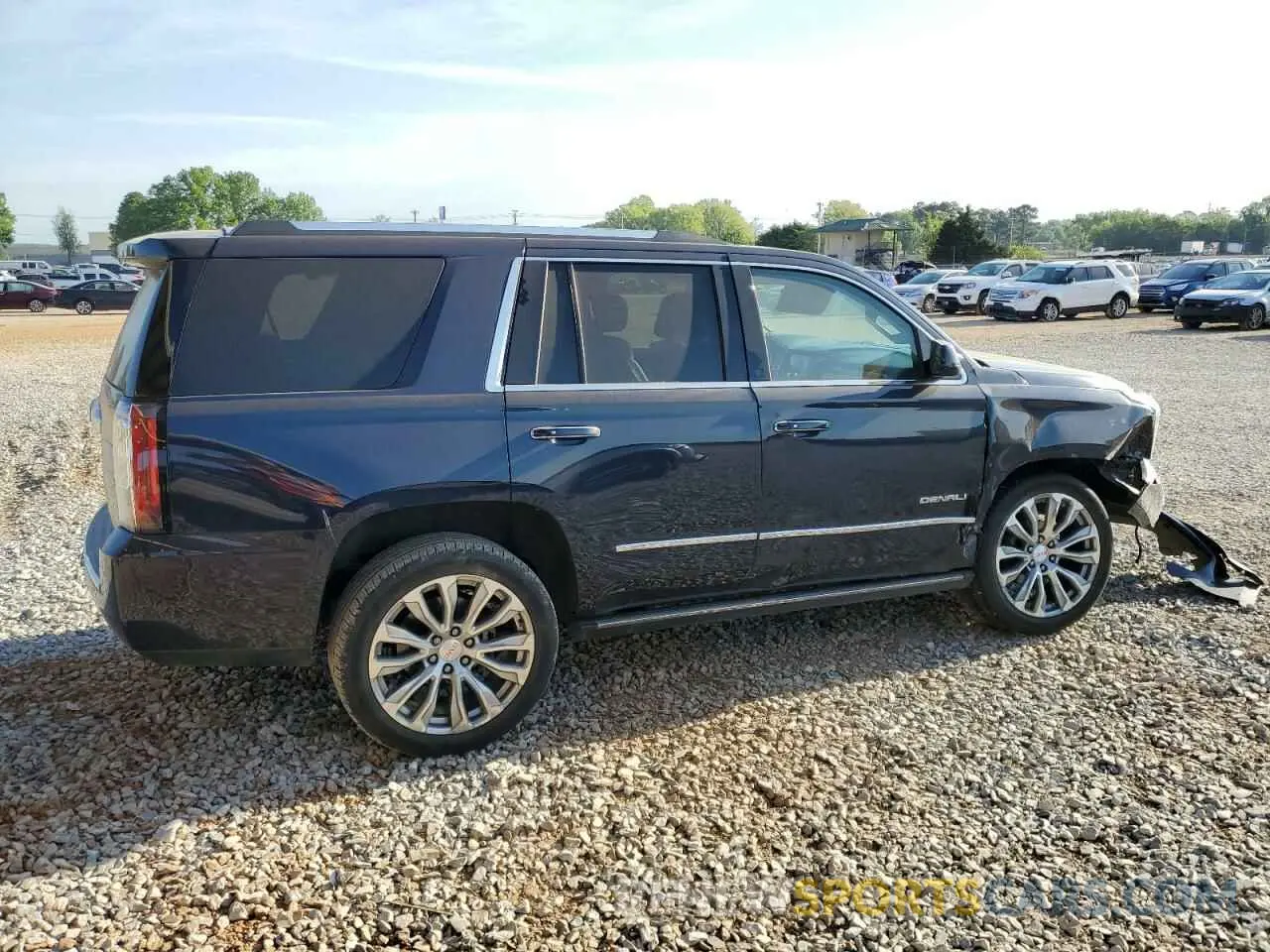 3 Photograph of a damaged car 1GKS2CKJ4KR343990 GMC YUKON 2019