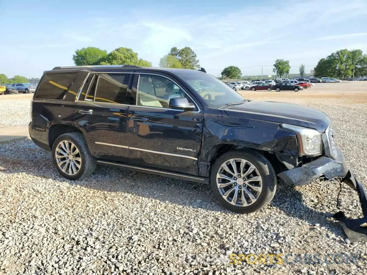 4 Photograph of a damaged car 1GKS2CKJ4KR343990 GMC YUKON 2019