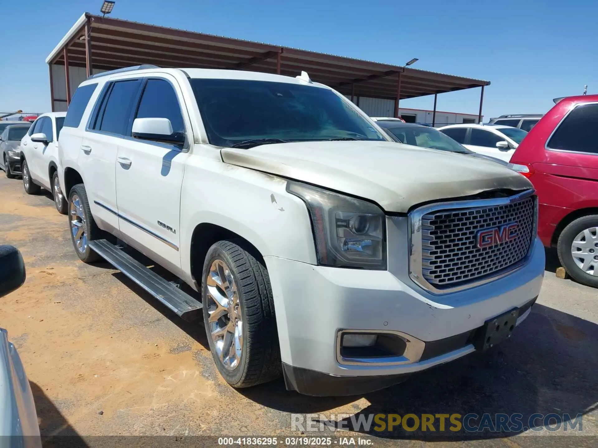 1 Photograph of a damaged car 1GKS2CKJ7KR121170 GMC YUKON 2019