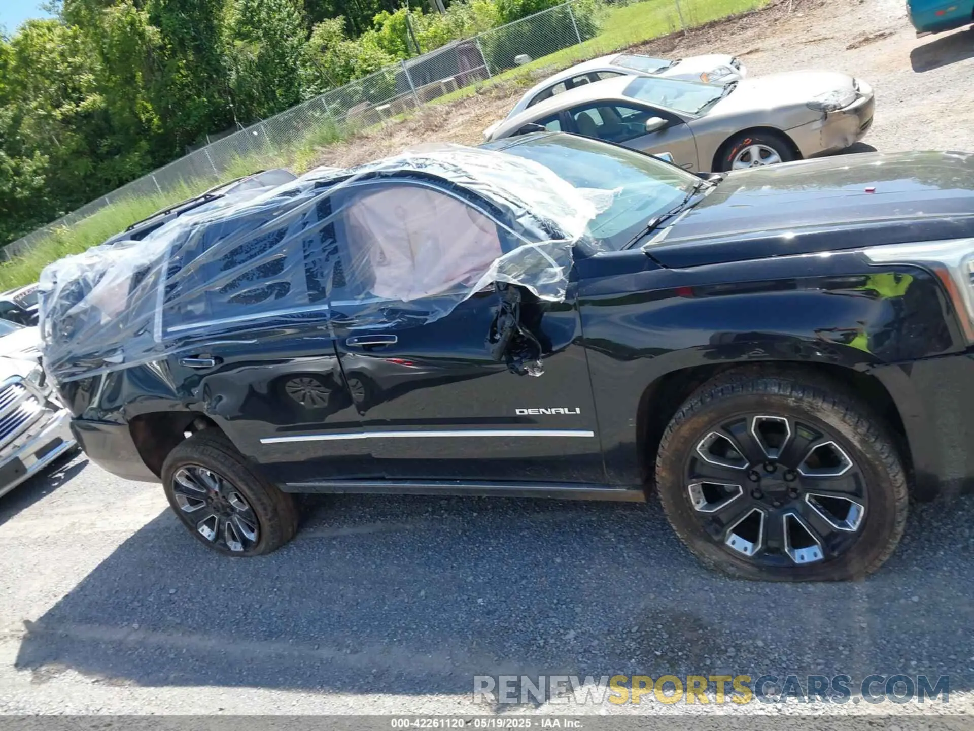13 Photograph of a damaged car 1GKS2CKJ7KR156212 GMC YUKON 2019