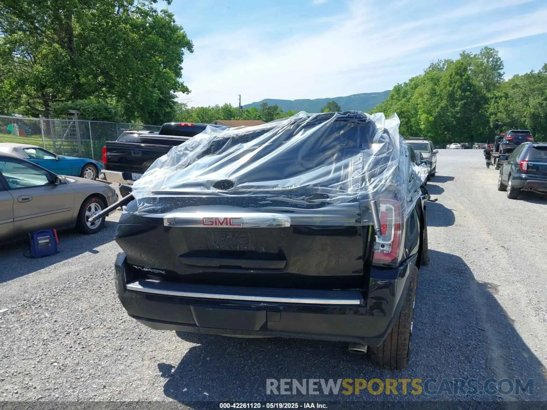 16 Photograph of a damaged car 1GKS2CKJ7KR156212 GMC YUKON 2019