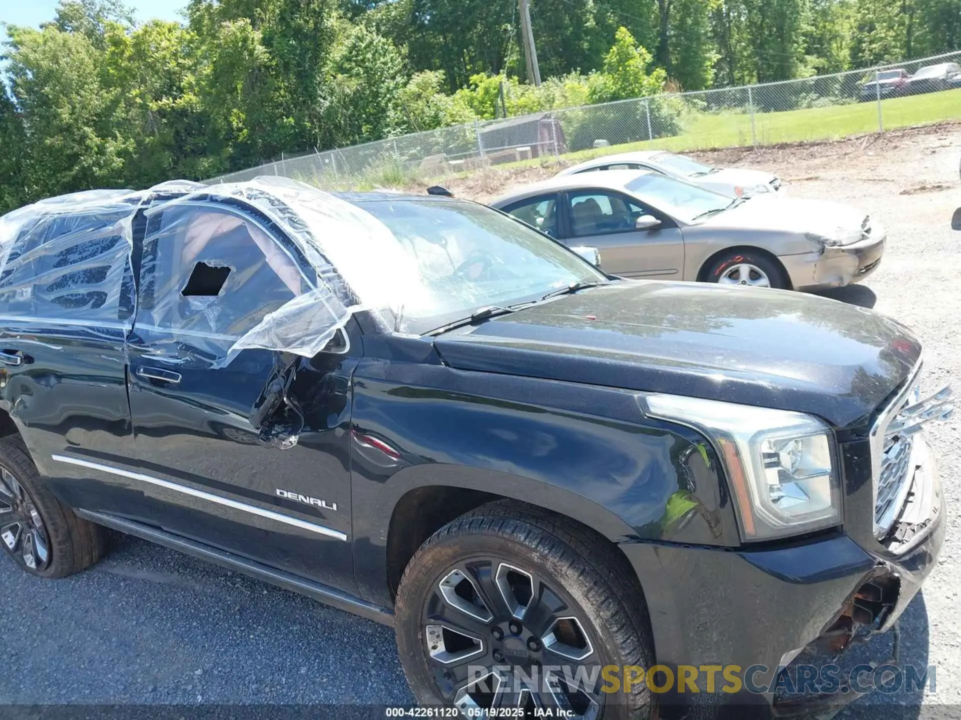 6 Photograph of a damaged car 1GKS2CKJ7KR156212 GMC YUKON 2019