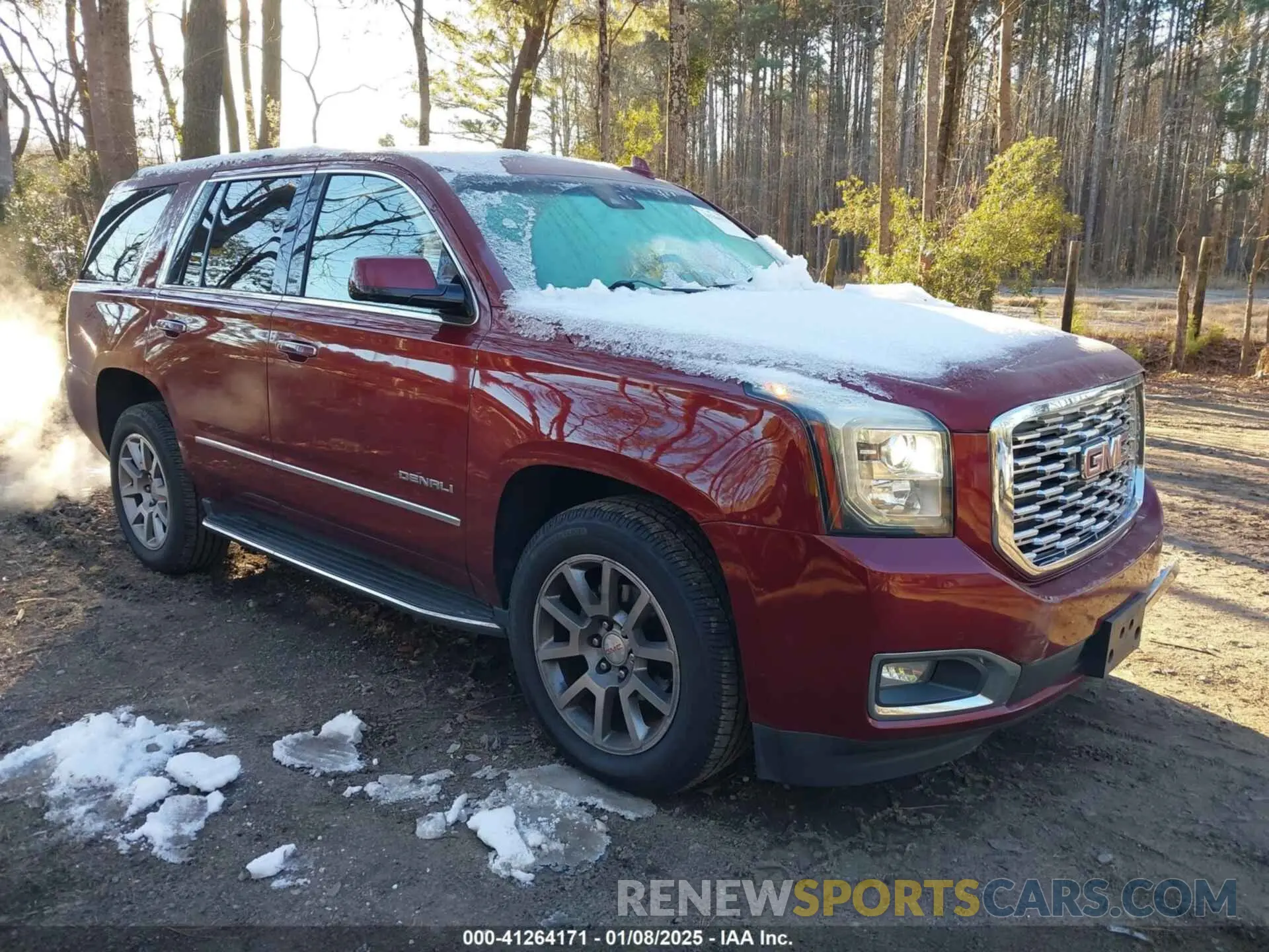 1 Photograph of a damaged car 1GKS2CKJ8KR137636 GMC YUKON 2019