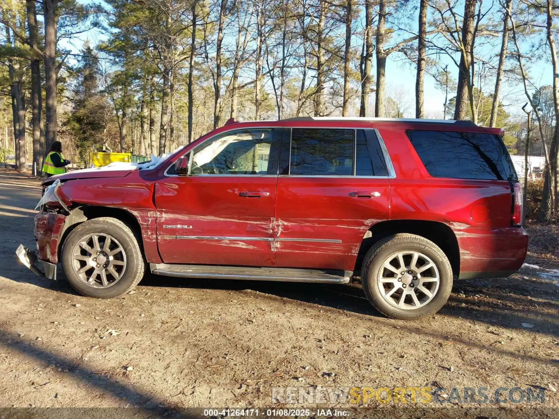 14 Photograph of a damaged car 1GKS2CKJ8KR137636 GMC YUKON 2019