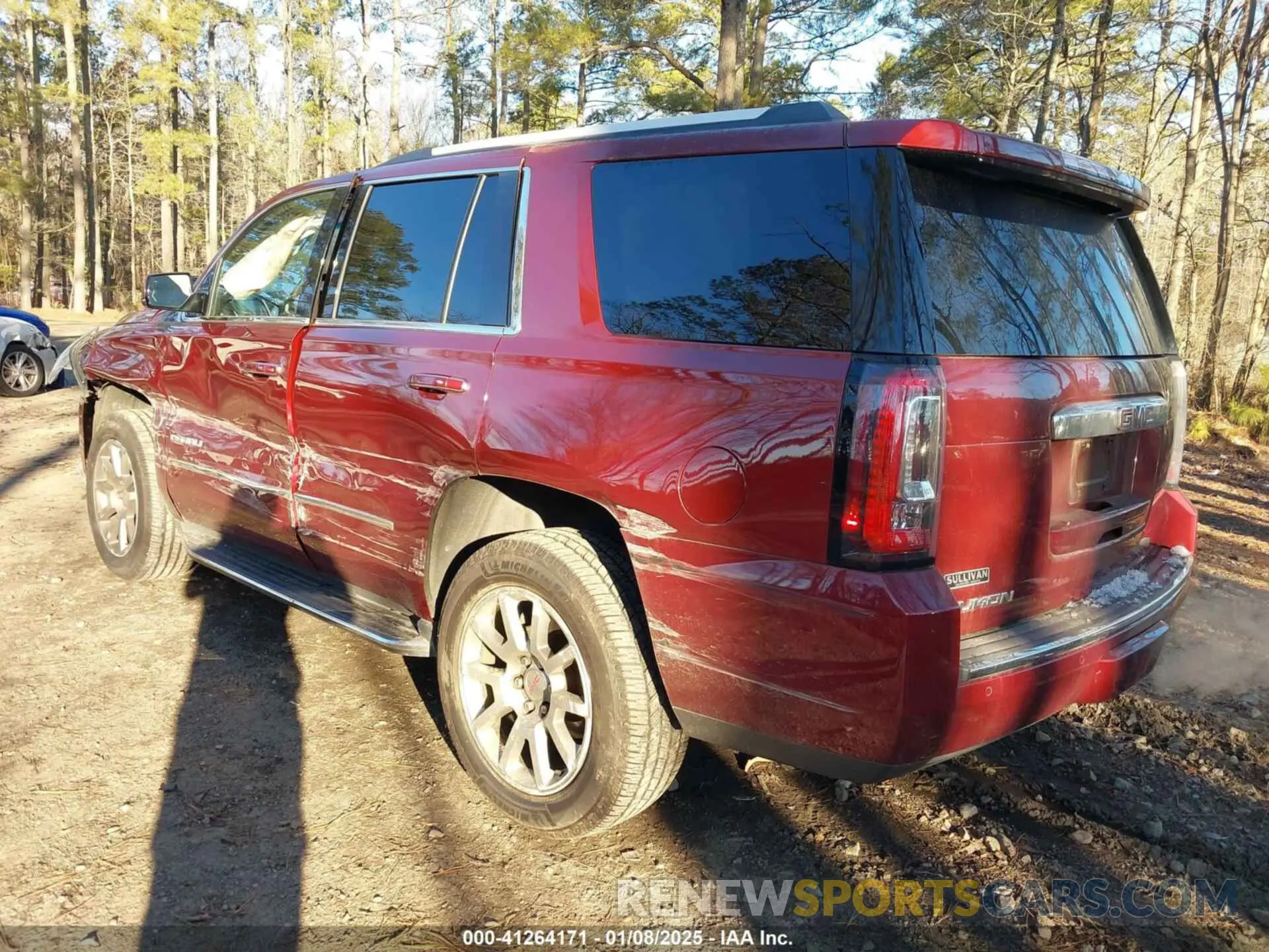 3 Photograph of a damaged car 1GKS2CKJ8KR137636 GMC YUKON 2019