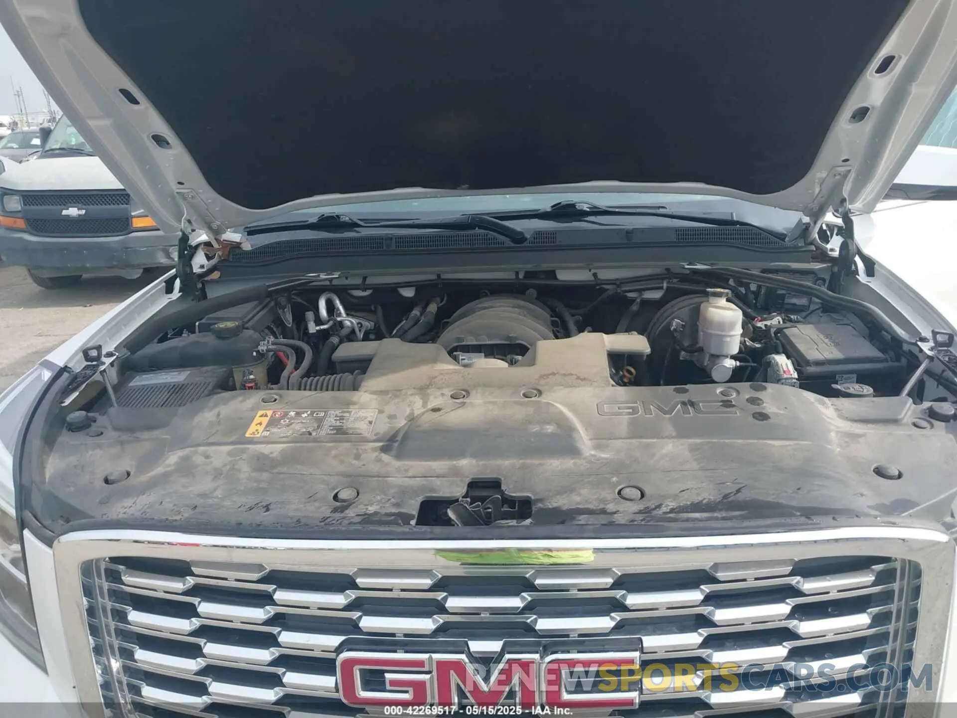 10 Photograph of a damaged car 1GKS2CKJ8KR355981 GMC YUKON 2019