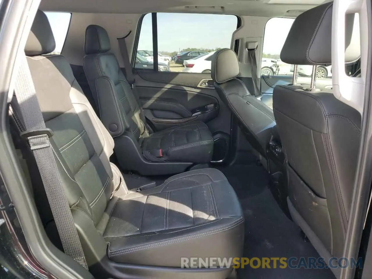 11 Photograph of a damaged car 1GKS2CKJ9KR216491 GMC YUKON 2019