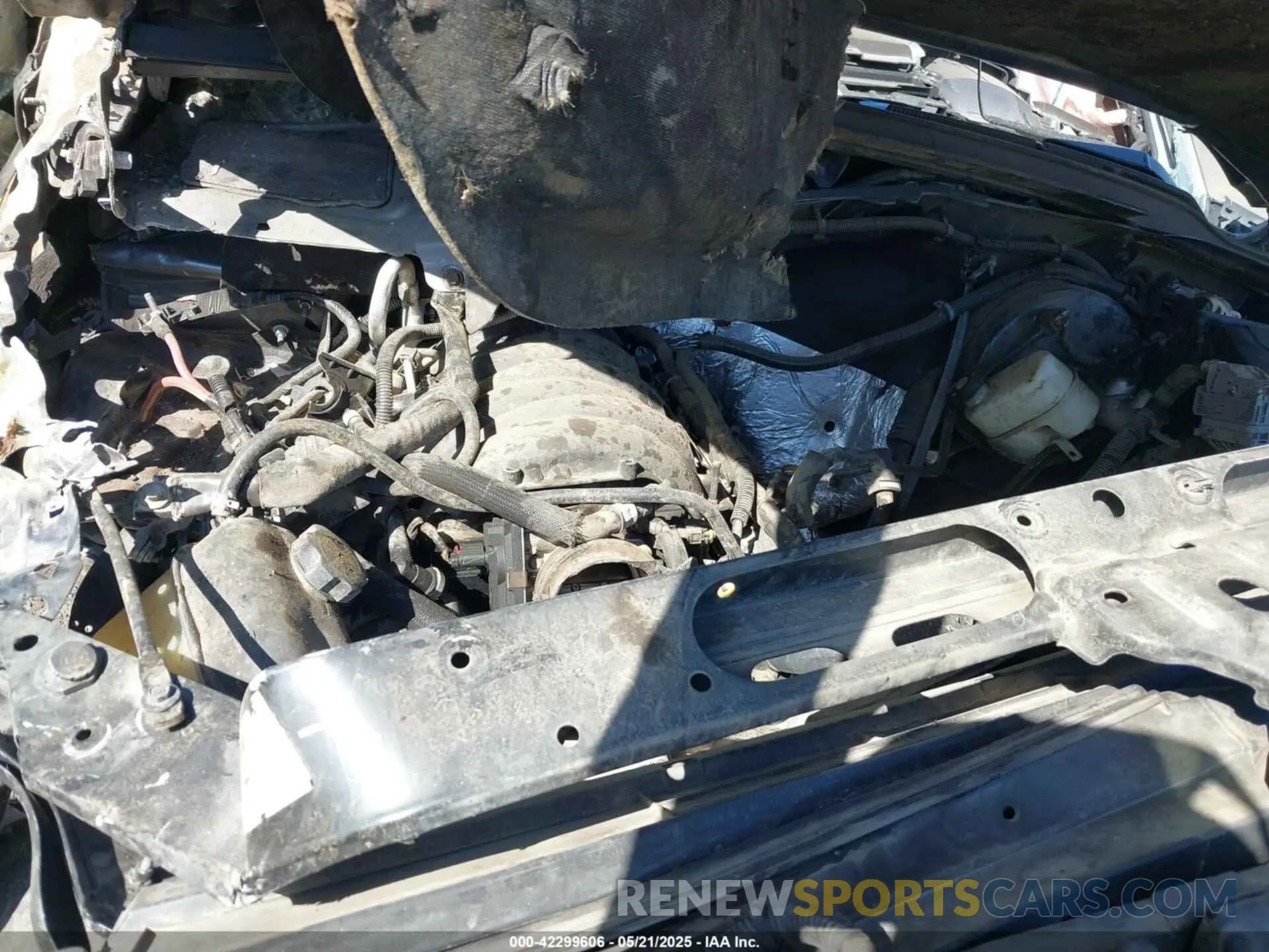 10 Photograph of a damaged car 1GKS2CKJ9KR326585 GMC YUKON 2019
