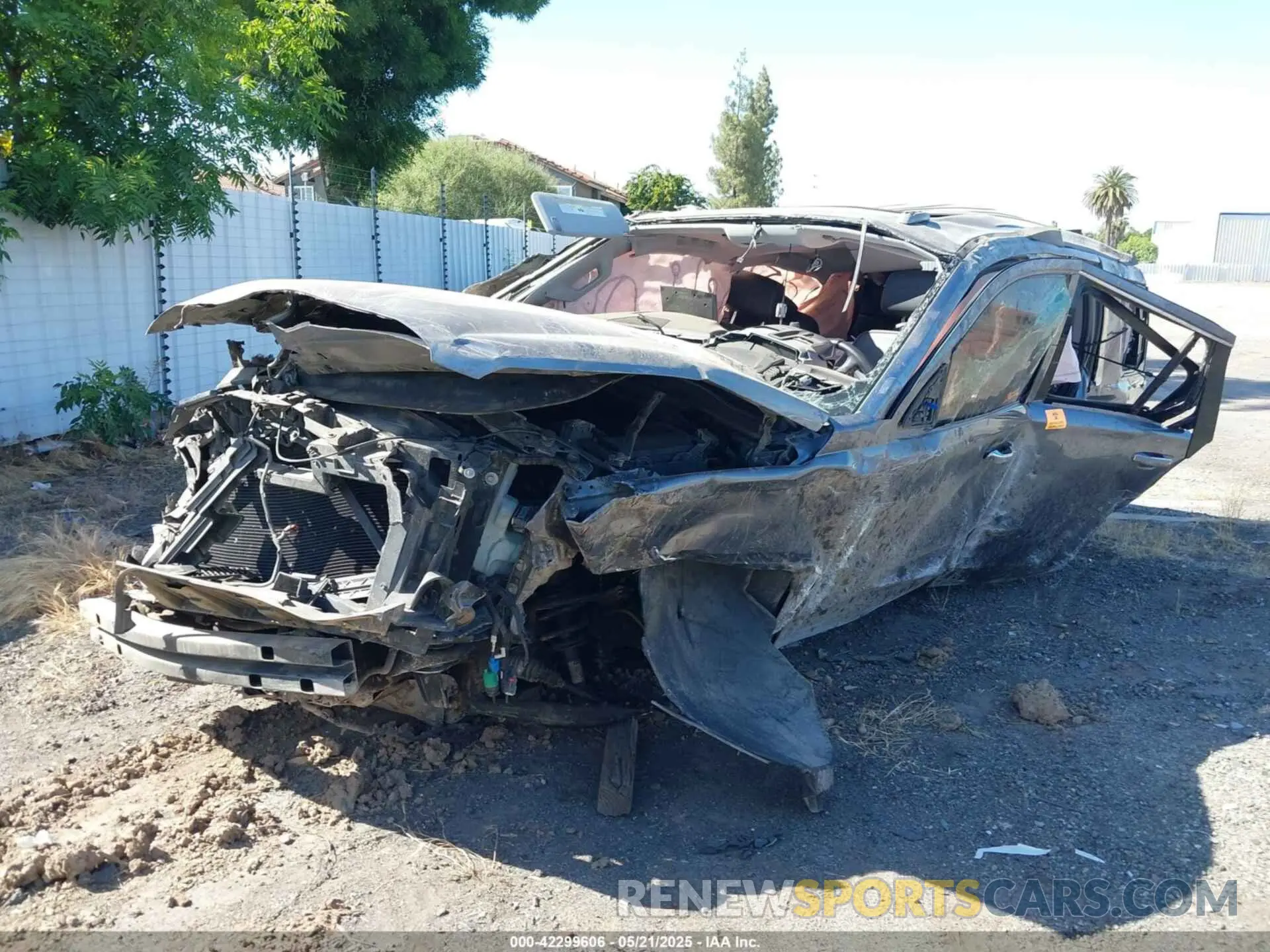 2 Photograph of a damaged car 1GKS2CKJ9KR326585 GMC YUKON 2019