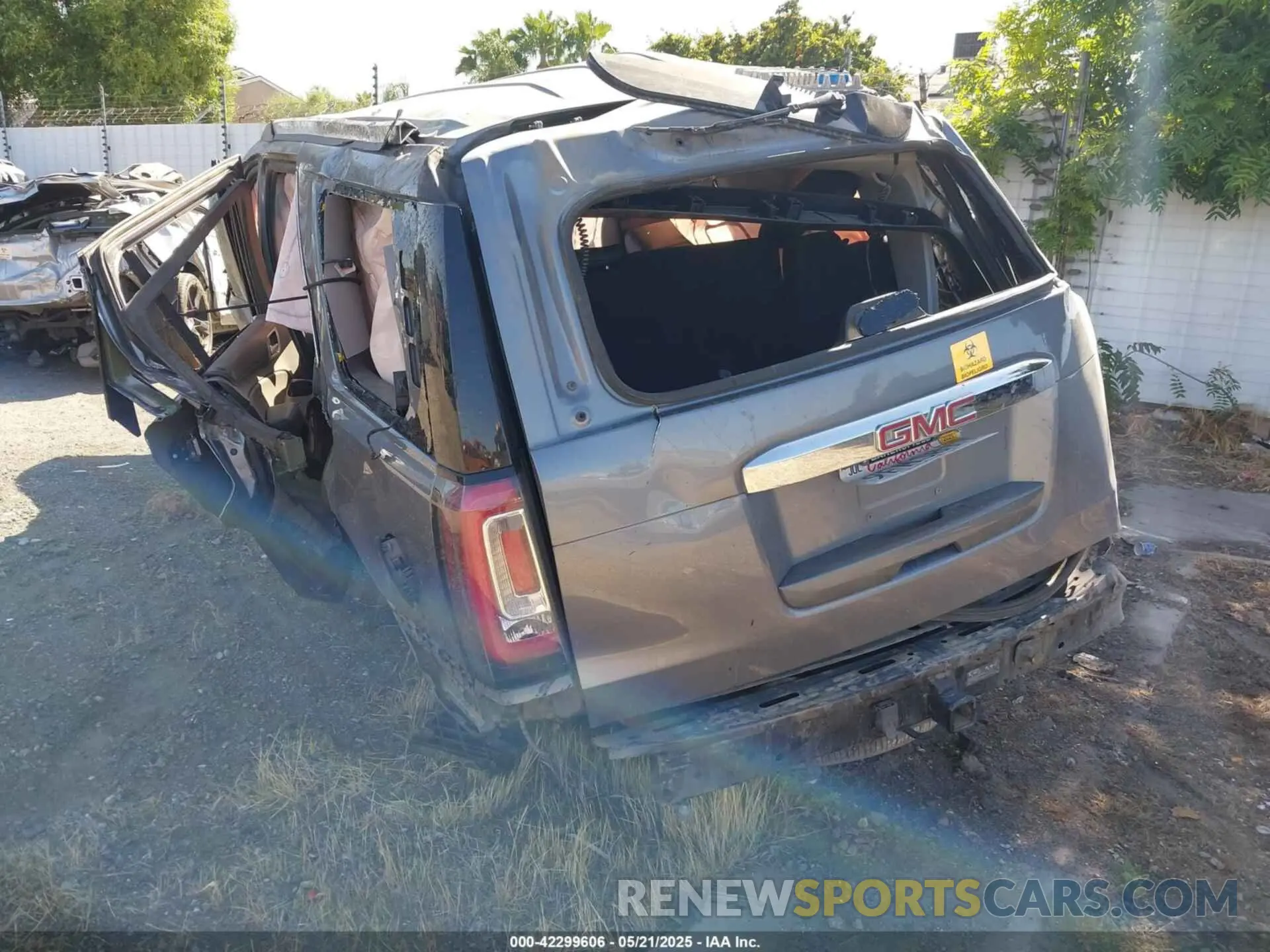 3 Photograph of a damaged car 1GKS2CKJ9KR326585 GMC YUKON 2019